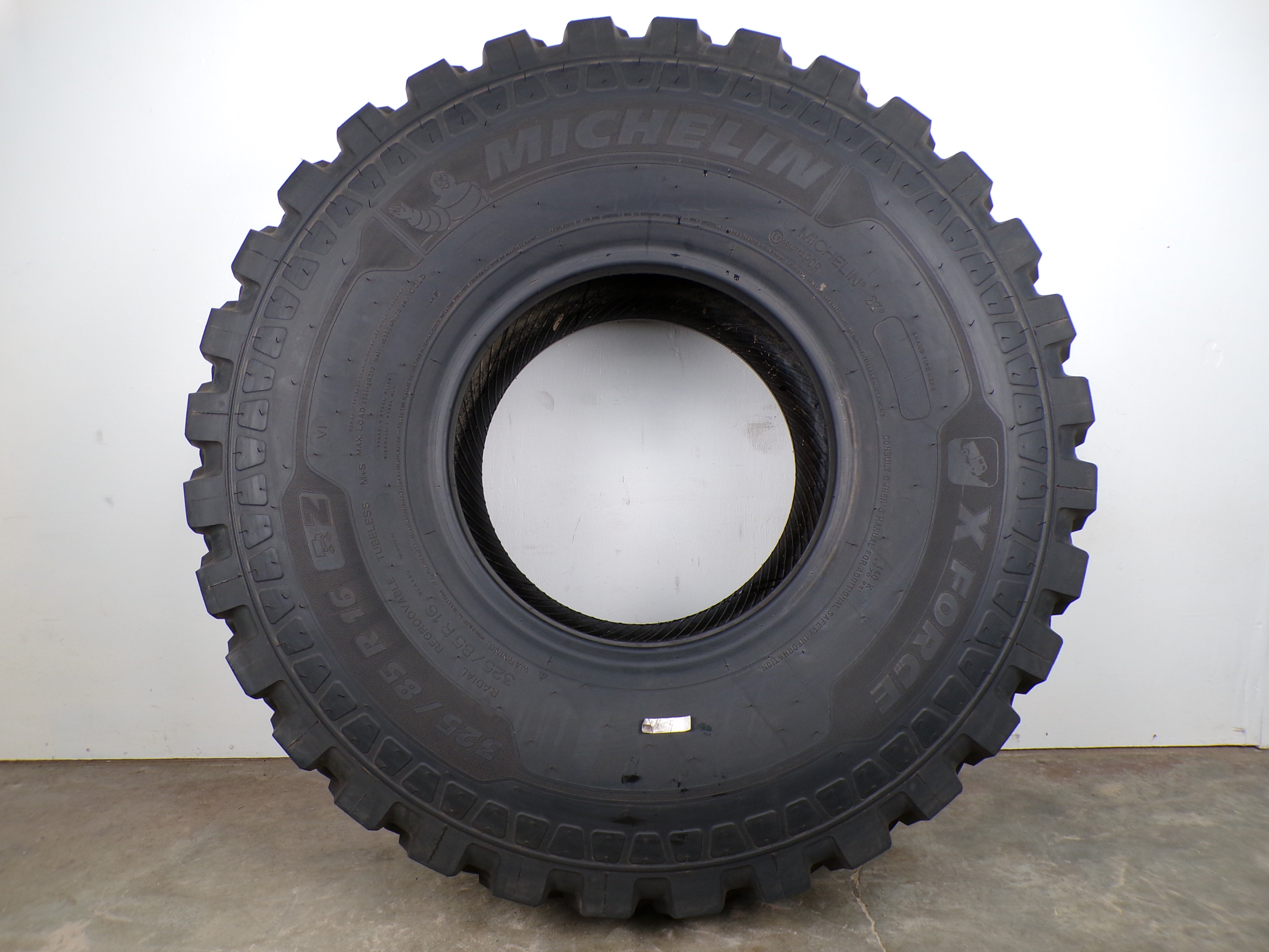 325/85R16 Michelin X-Force ZL Used