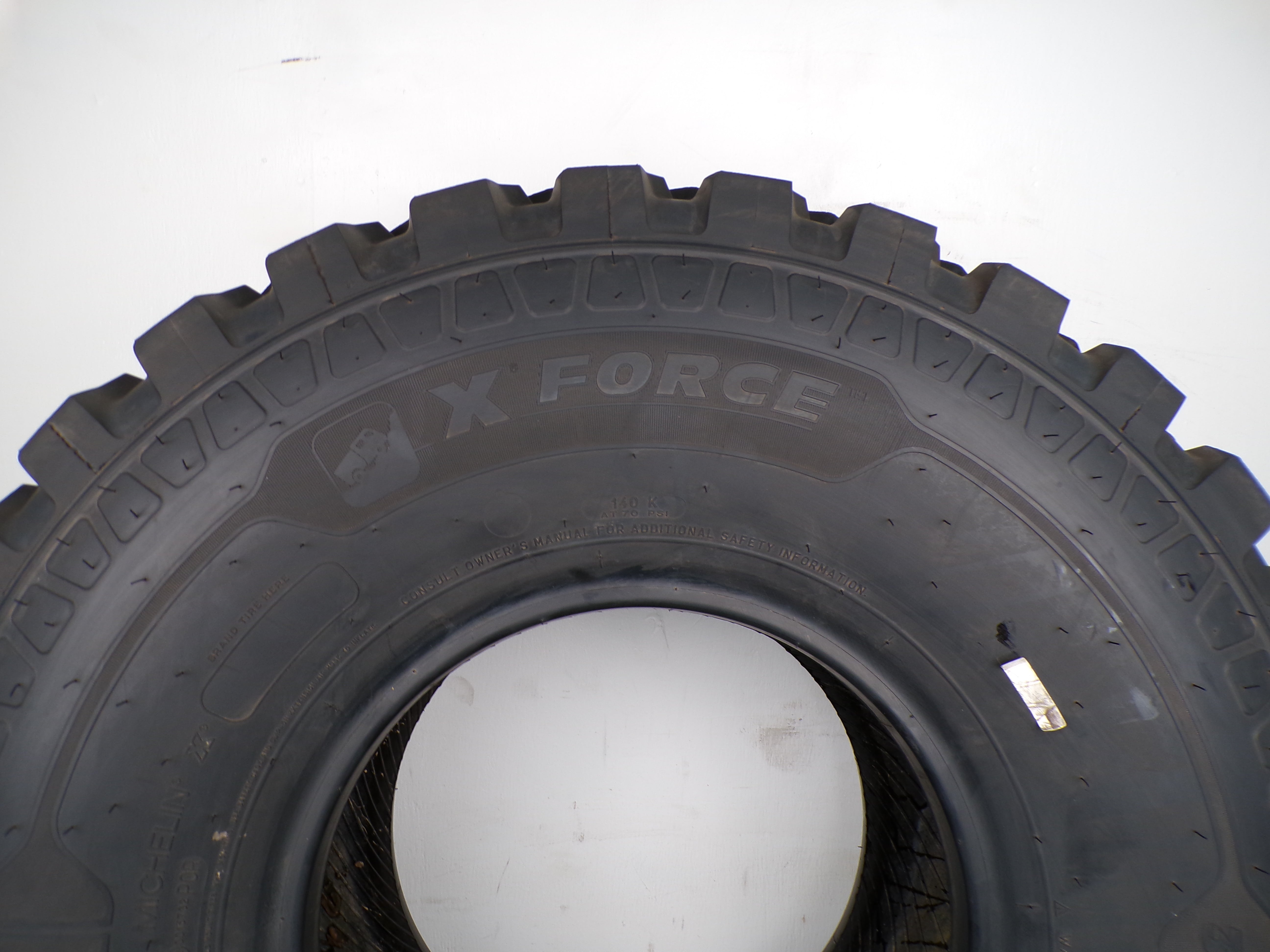 325/85R16 Michelin X-Force ZL Used