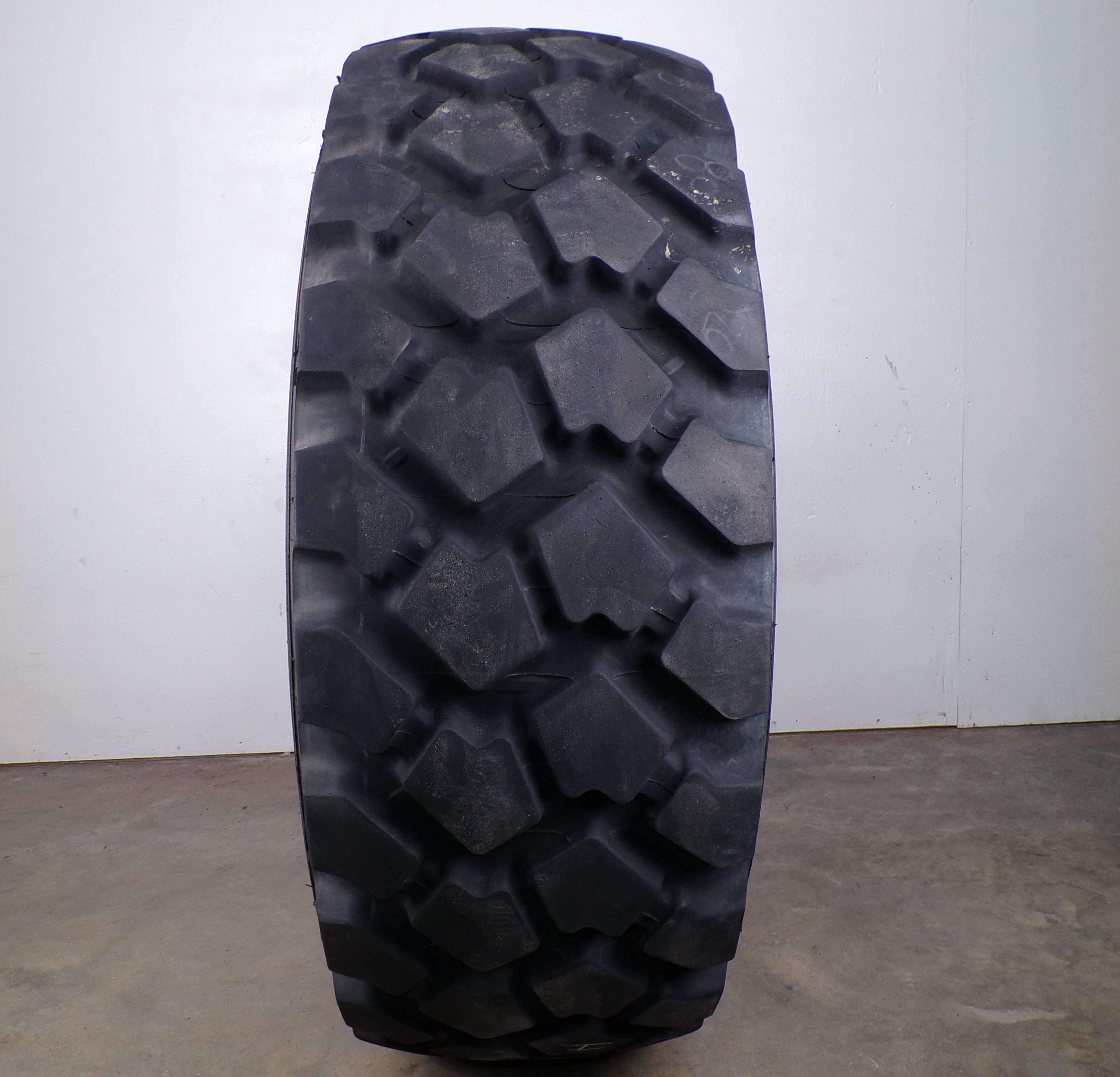 365/80R20 Michelin XZL Used