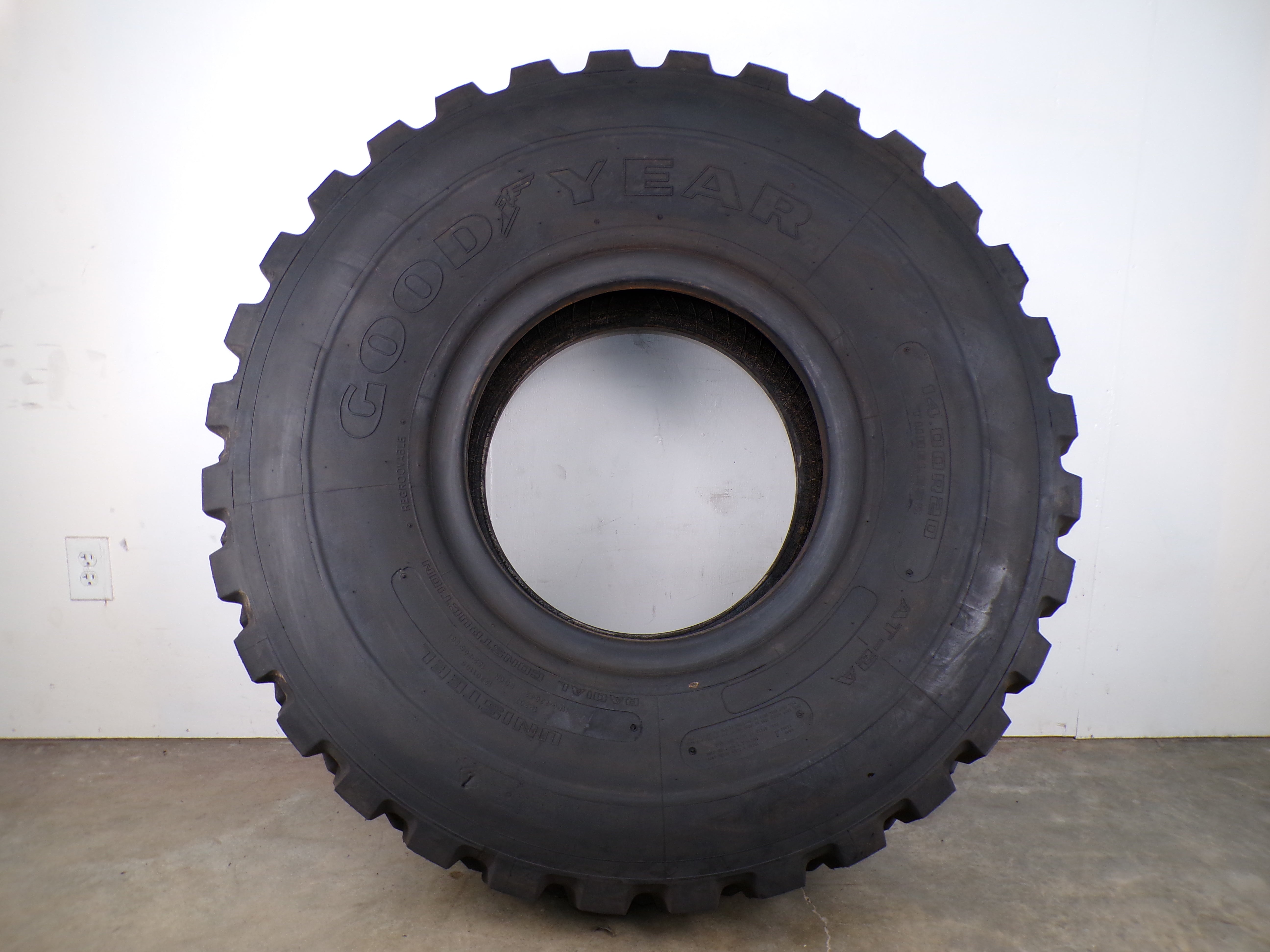 14.00R20 Goodyear AT/2A