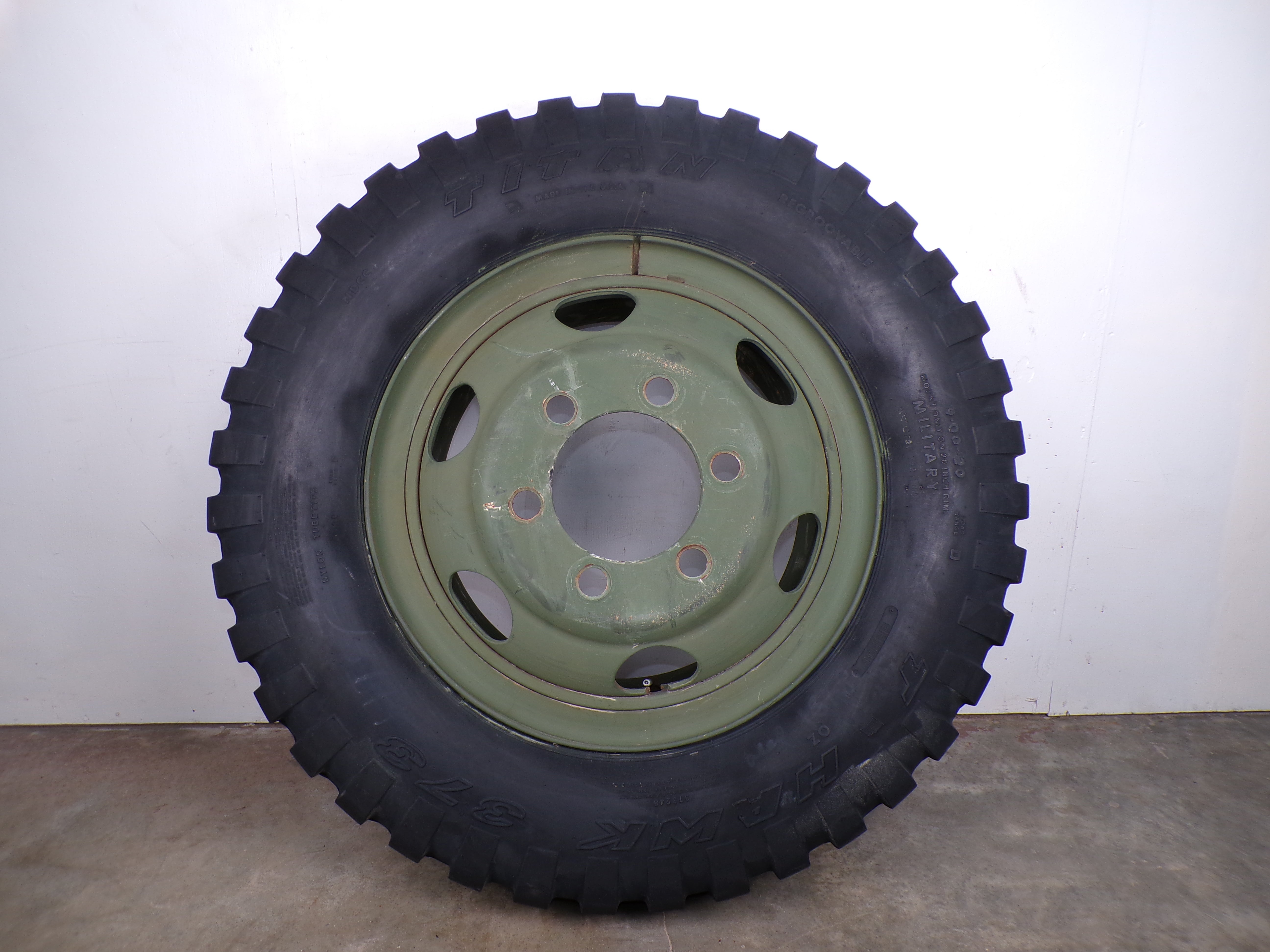 9.00-20 Titan T-Hawk 373 Used on Used Wheel