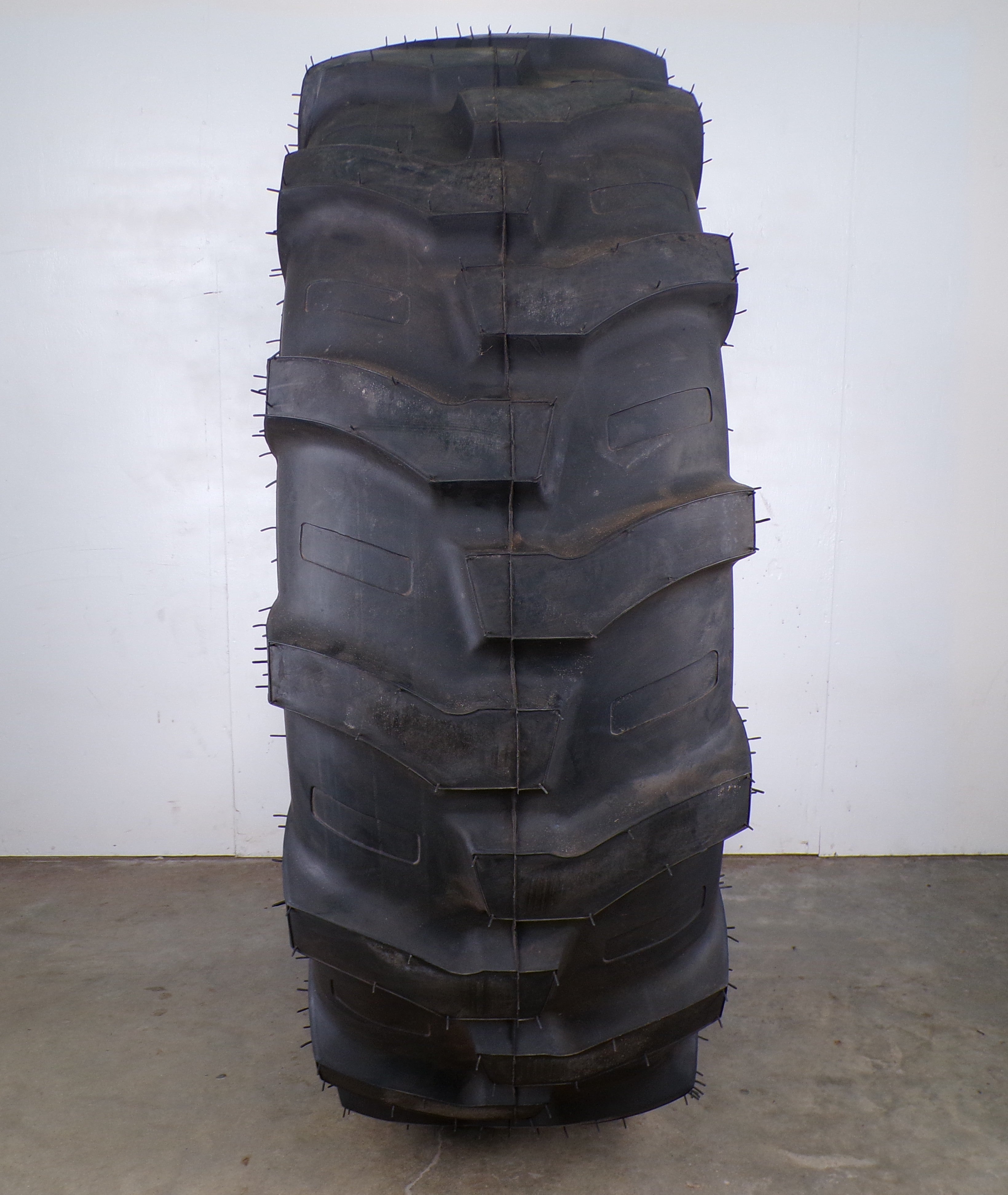 16.9-28 MRL MTU 428 14 PLY Super Cat New