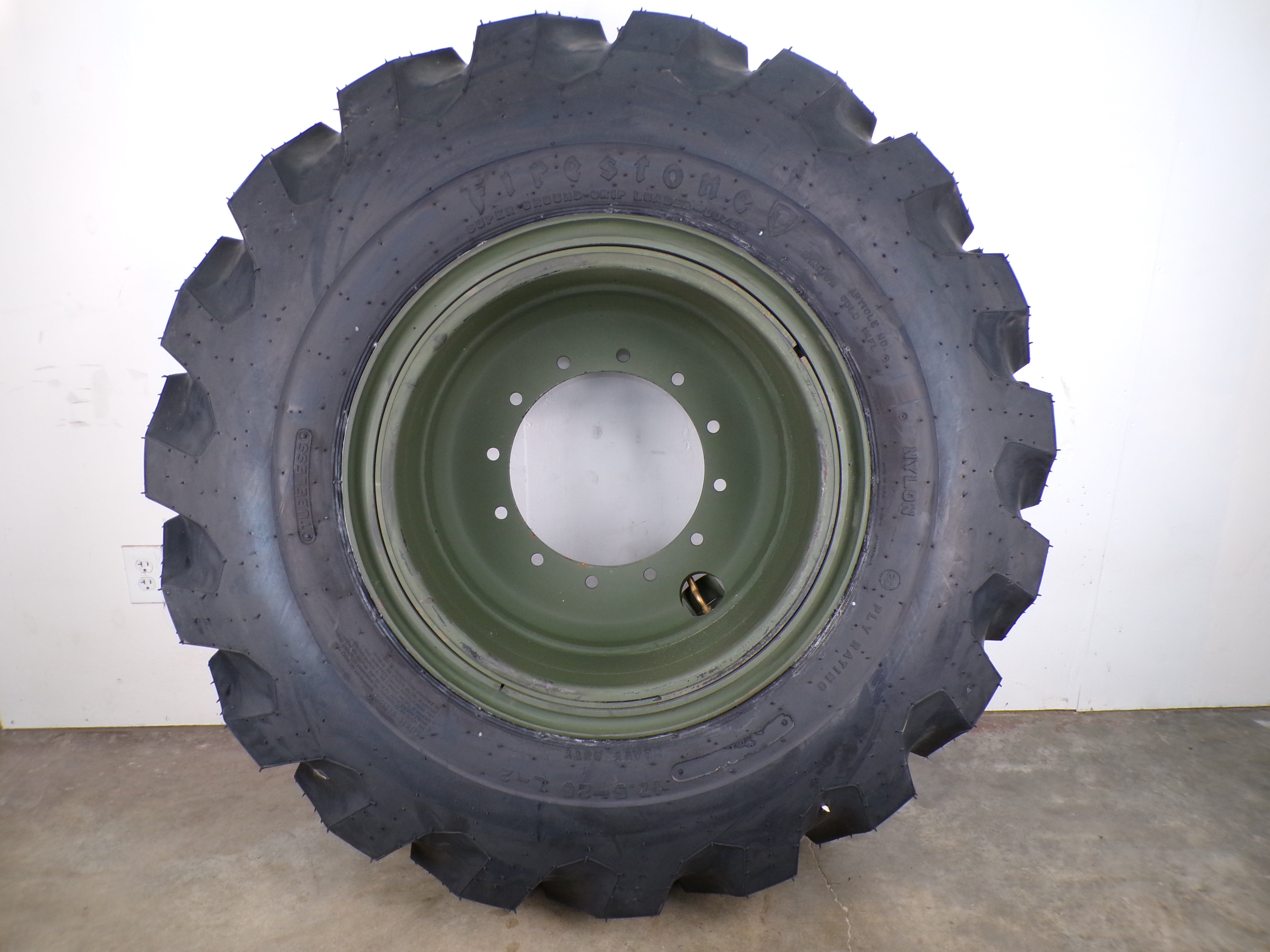 17.5-25 Firestone Super Ground Grip 20PLY NEW on Used Wheel