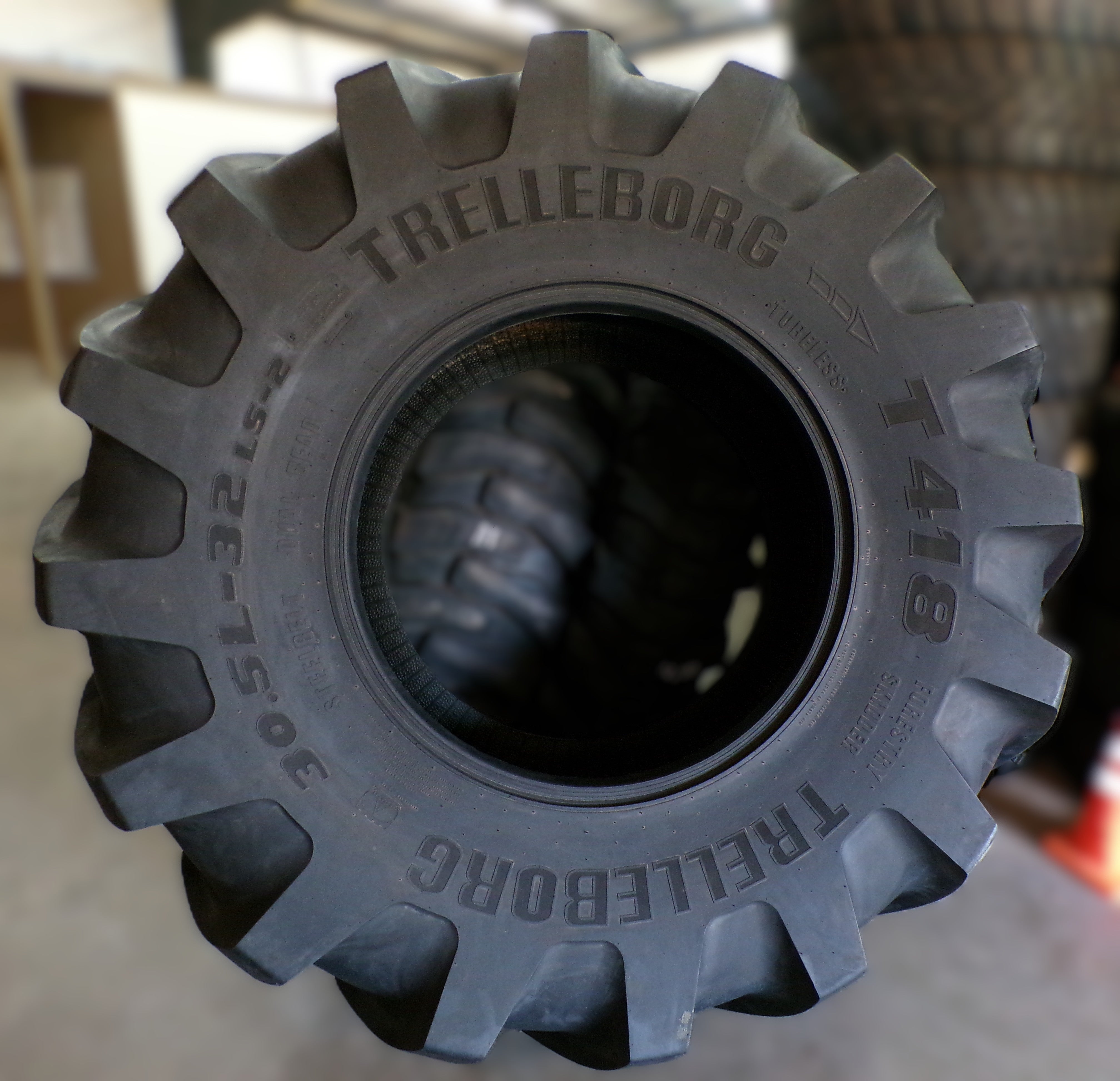 30.5L32 (30.5x32) Trelleborg T418 New