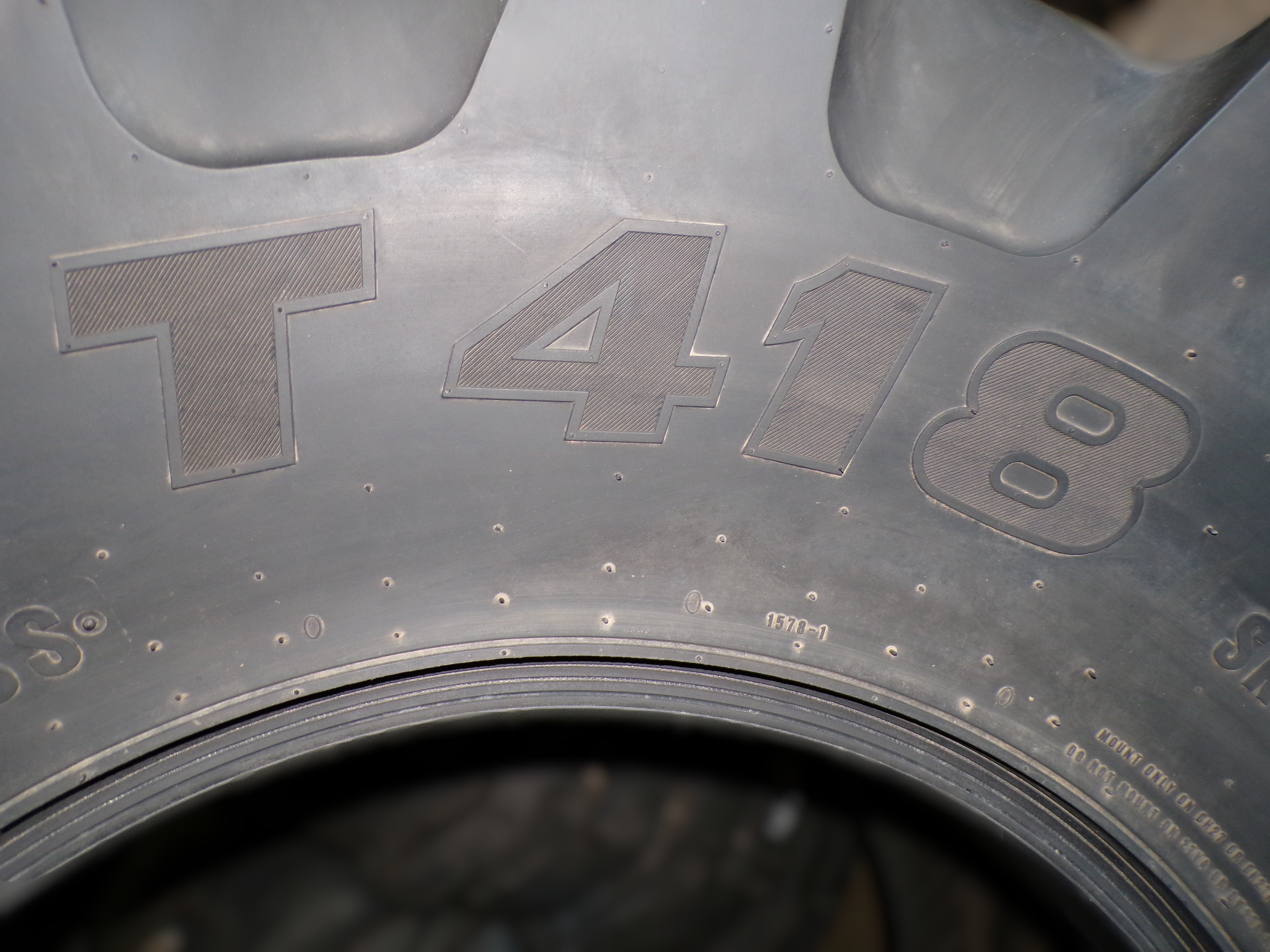30.5L32 (30.5x32) Trelleborg T418 New