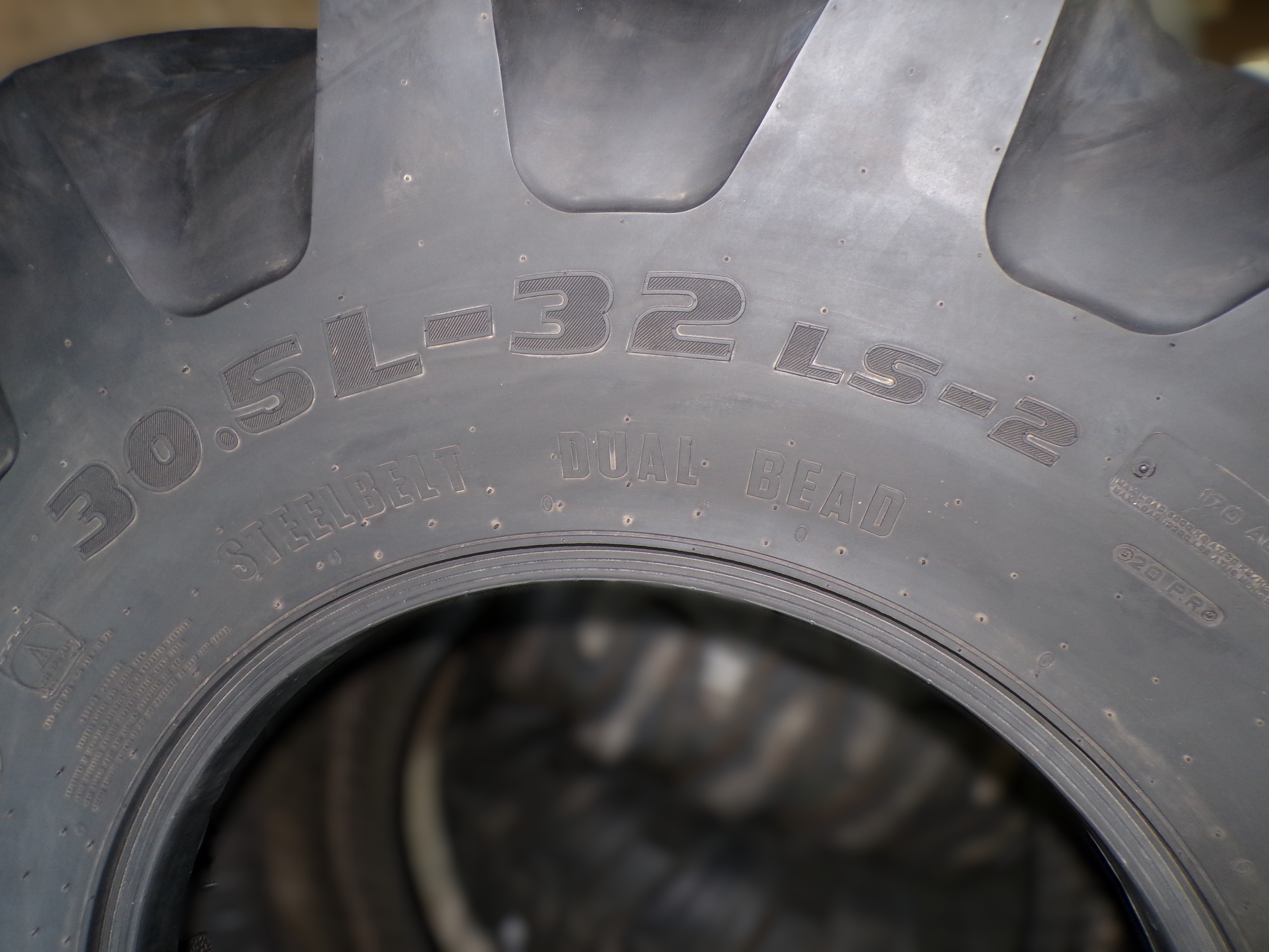 30.5L32 (30.5x32) Trelleborg T418 New