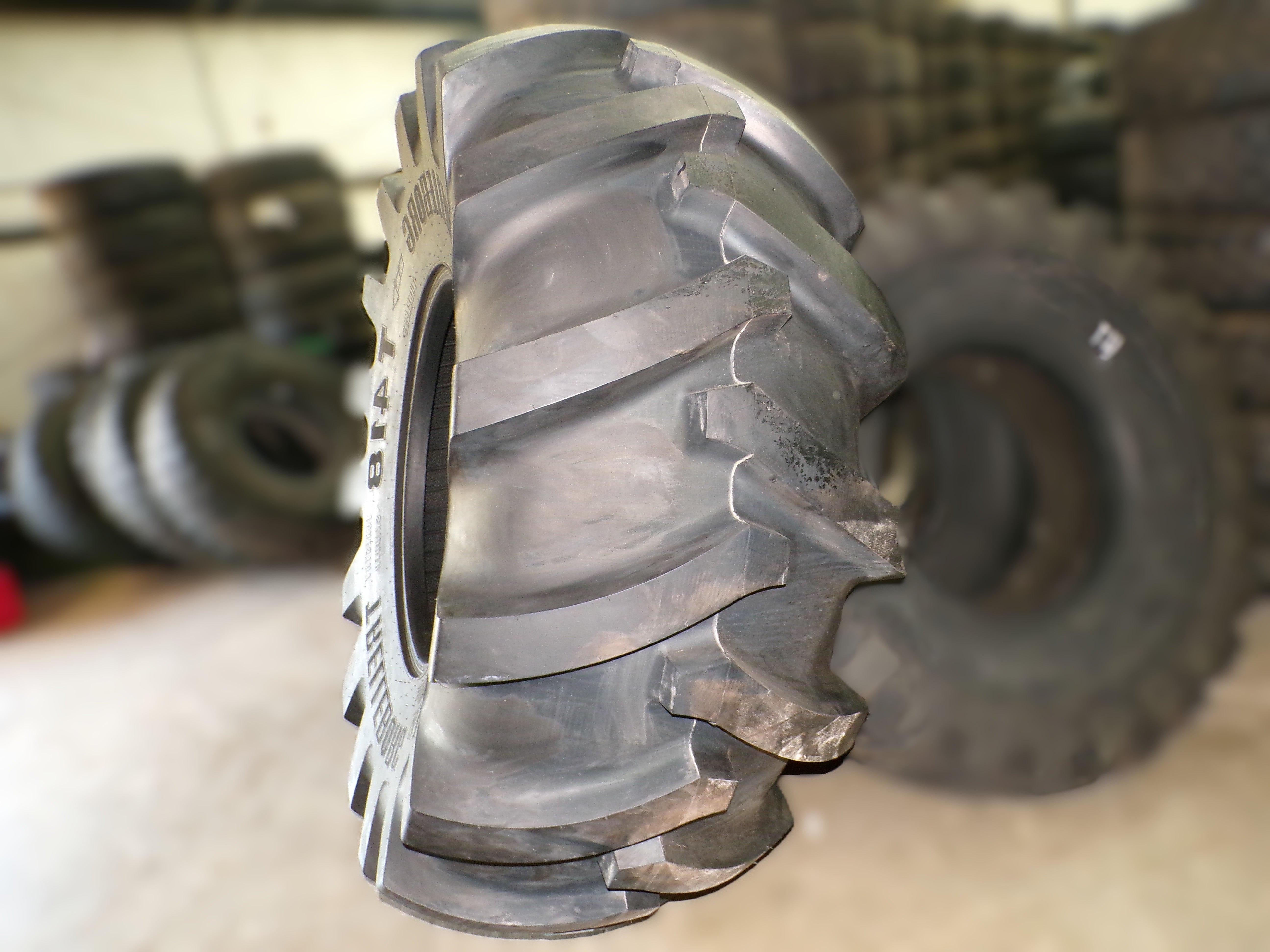 30.5L32 (30.5x32) Trelleborg T418 New