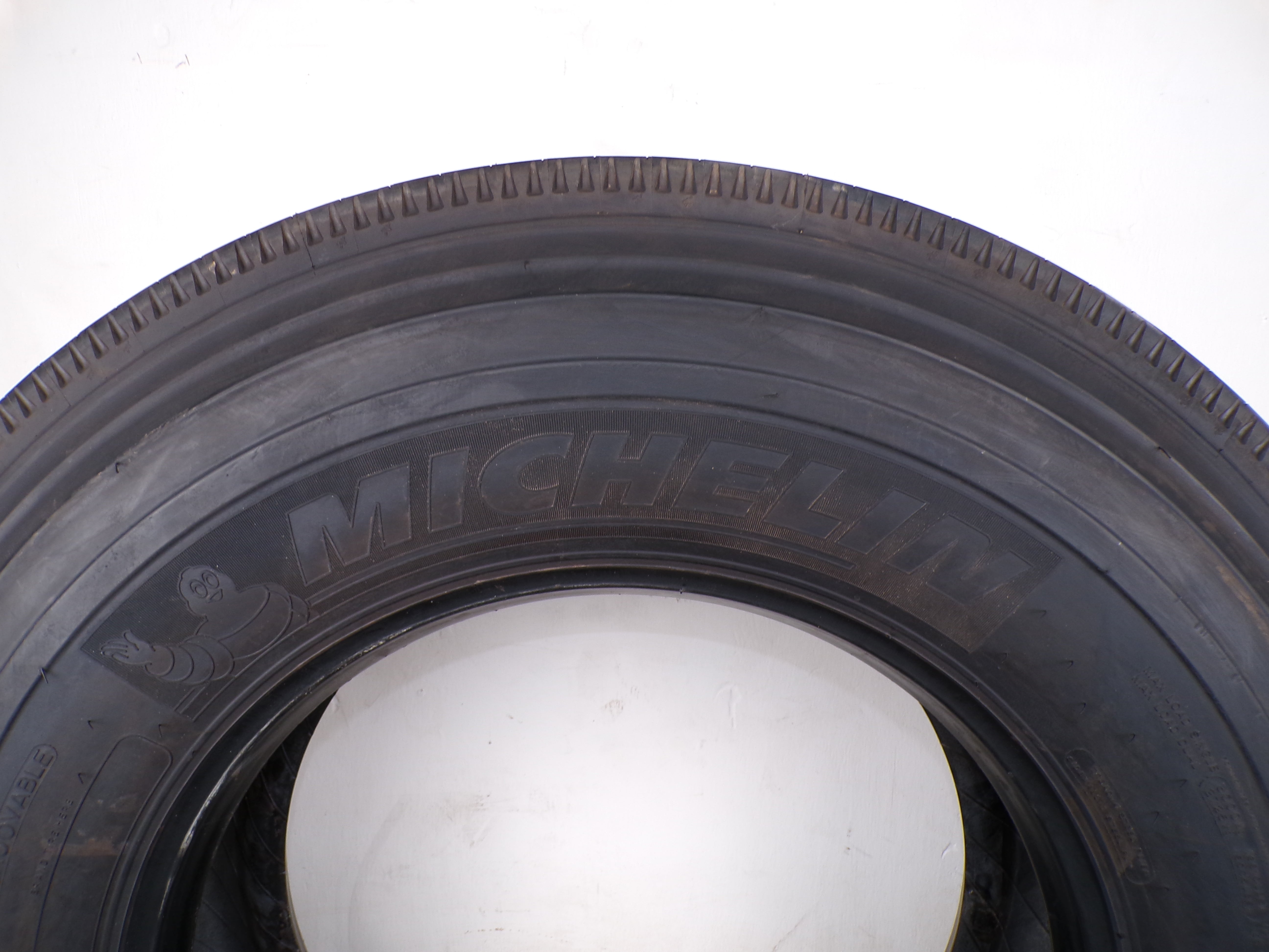 11R22.5 Michelin XZE2