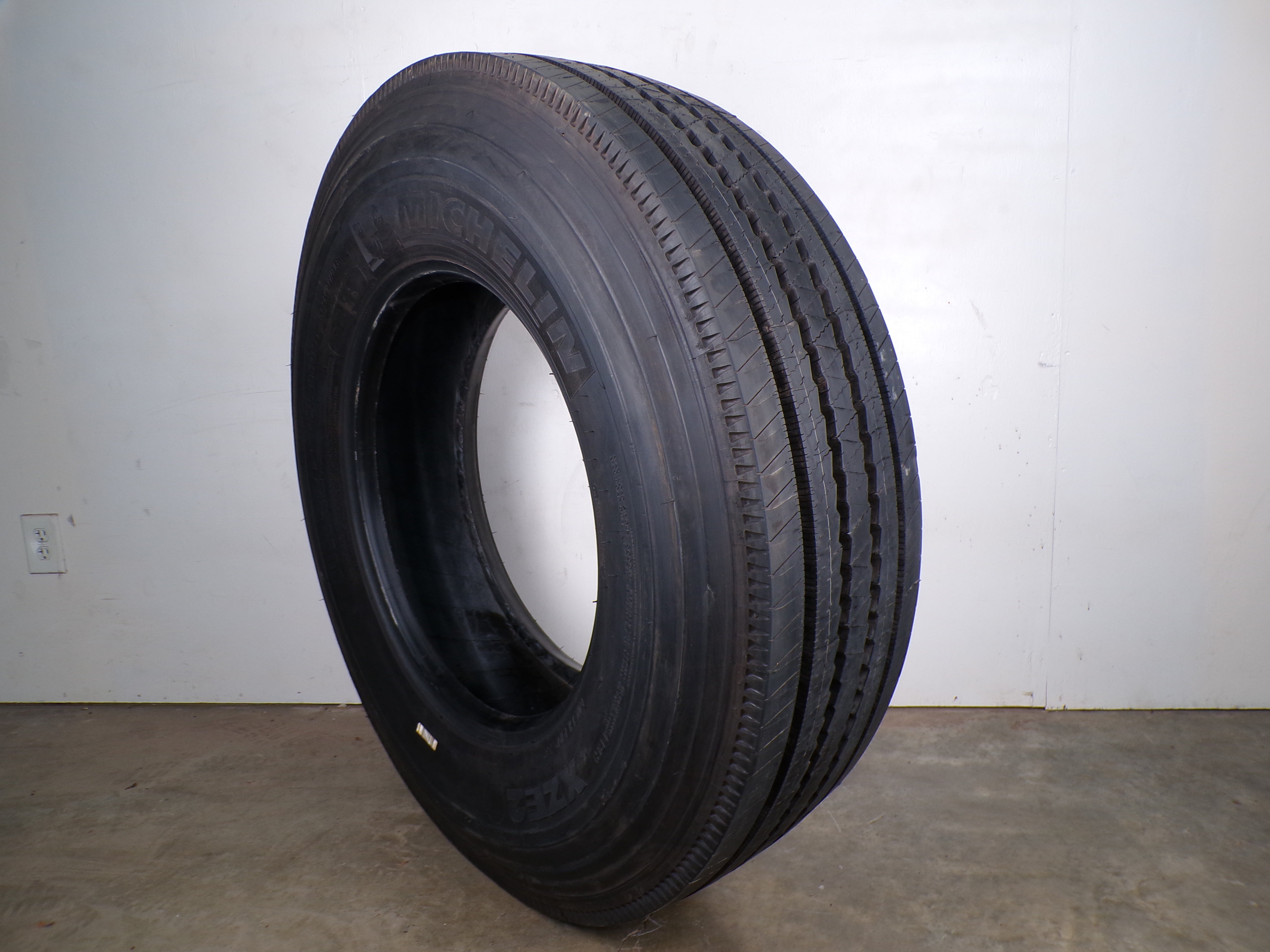 11R22.5 Michelin XZE2