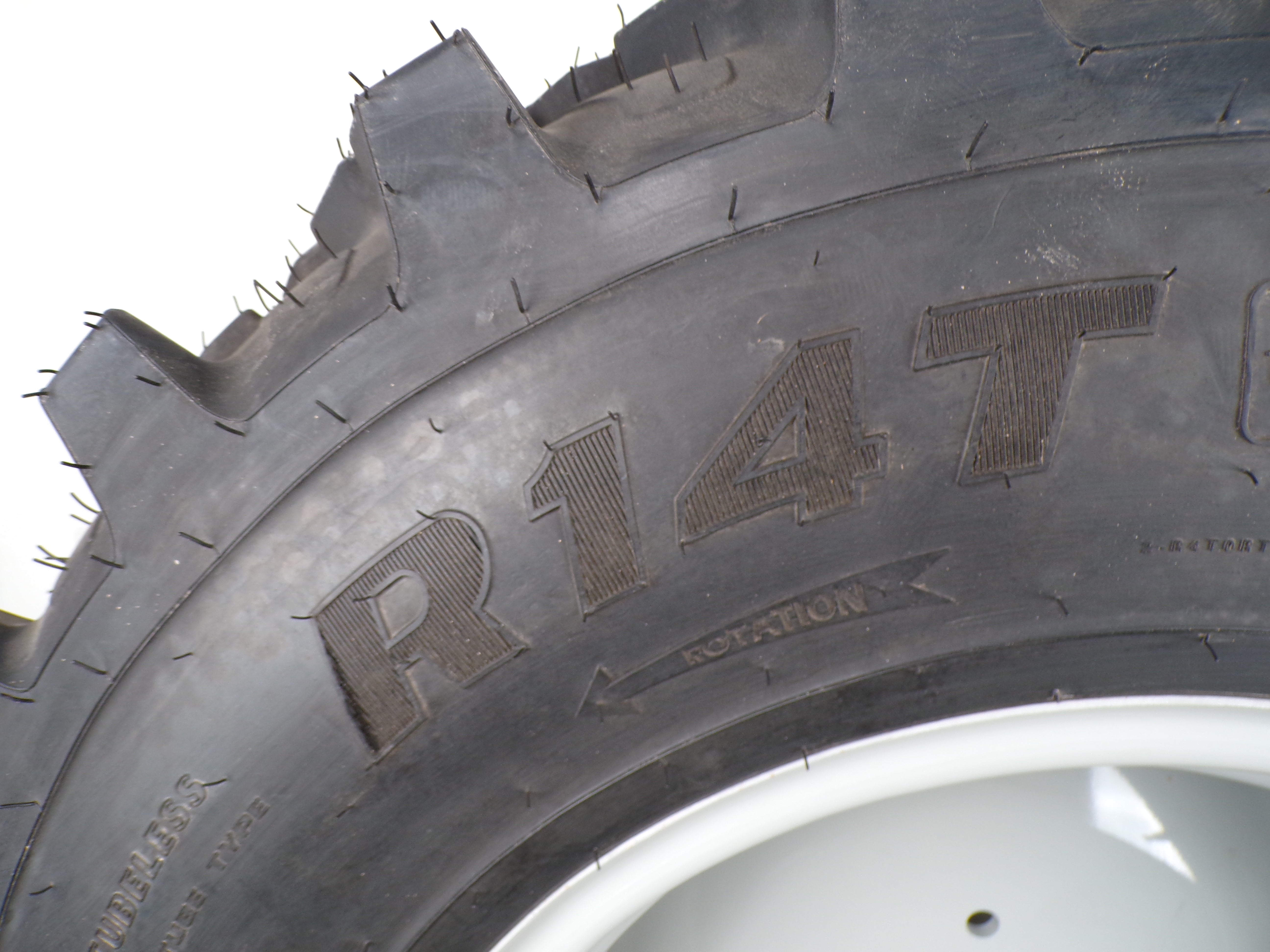 320/85R20 GOODYEAR R14T (119D) ON 6-HOLE WHEEL