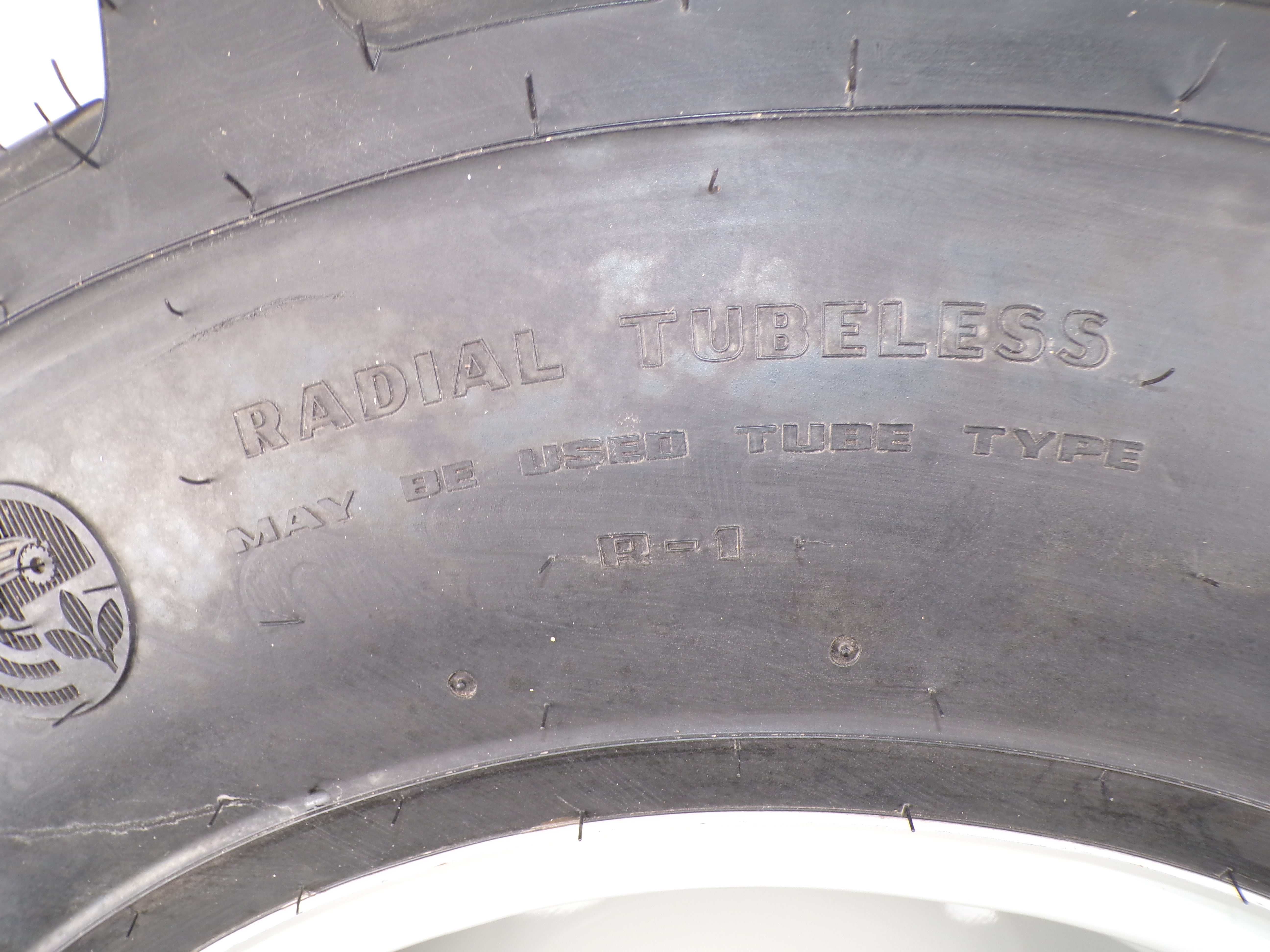 320/85R20 GOODYEAR R14T (119D) ON 6-HOLE WHEEL