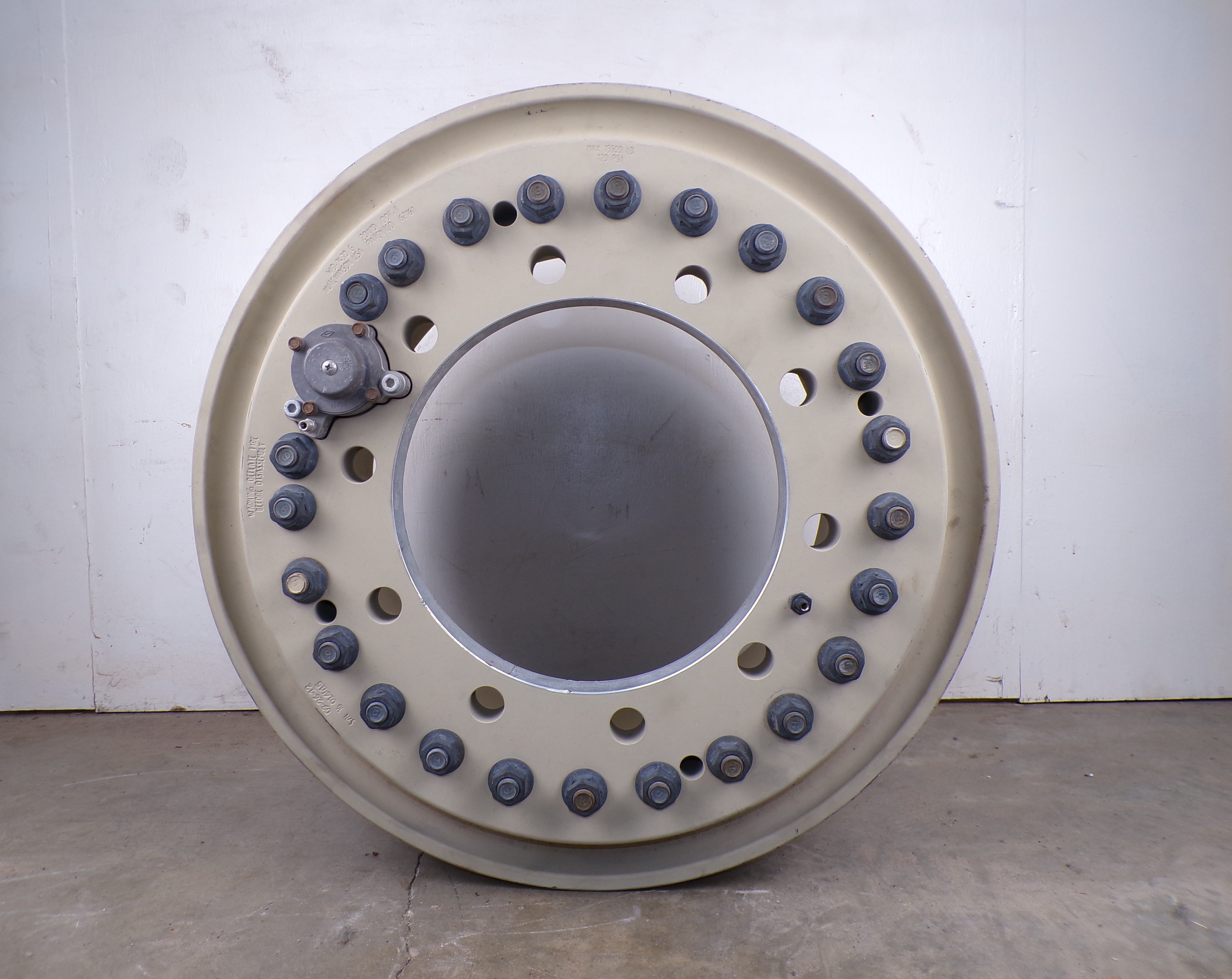 Hutchinson MRAP Wheel/Rim Aluminum 20x10 CTIS Navistar MAXXPro