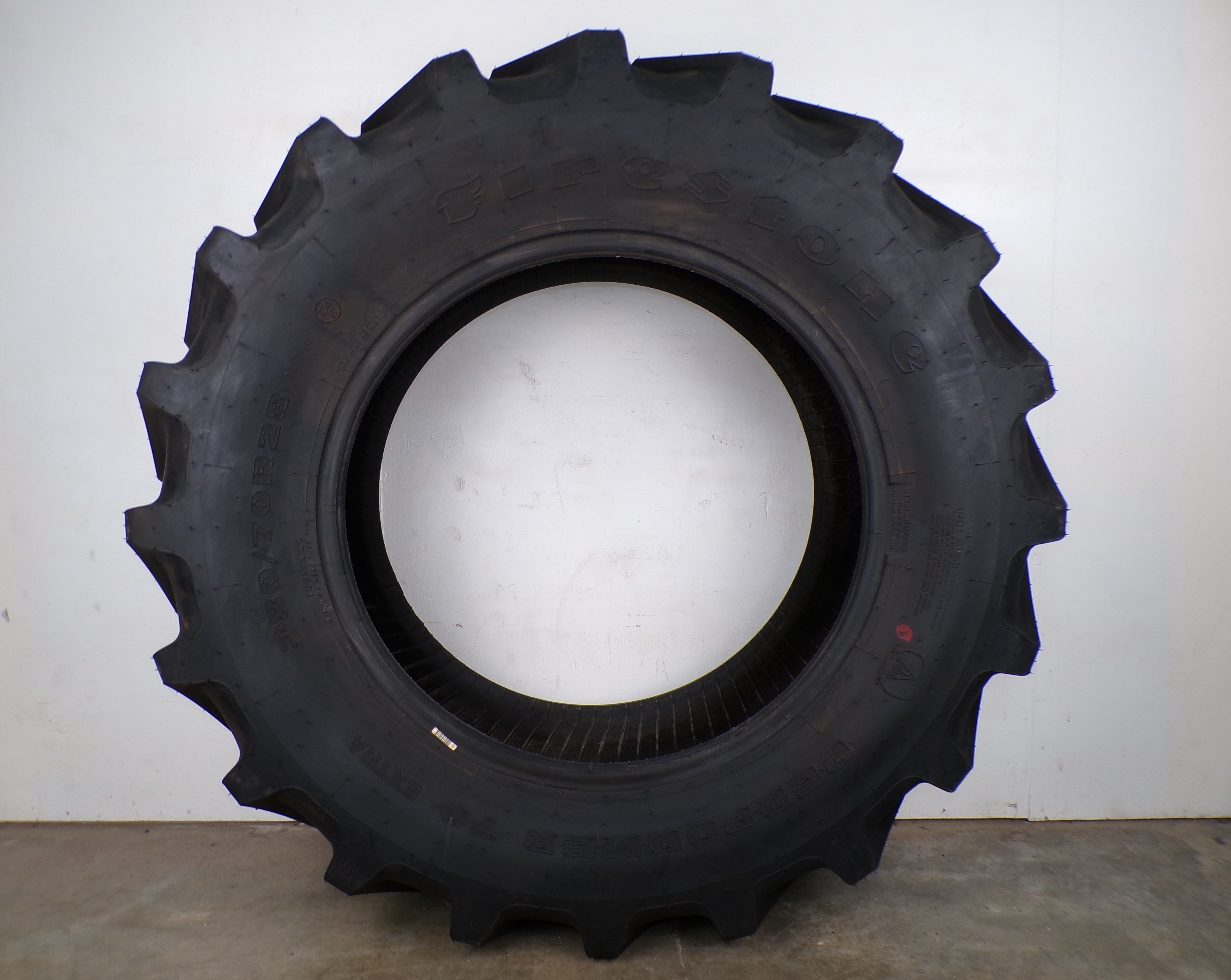 380/70R28 (13.6R28)Firestone Performer 70 Extra