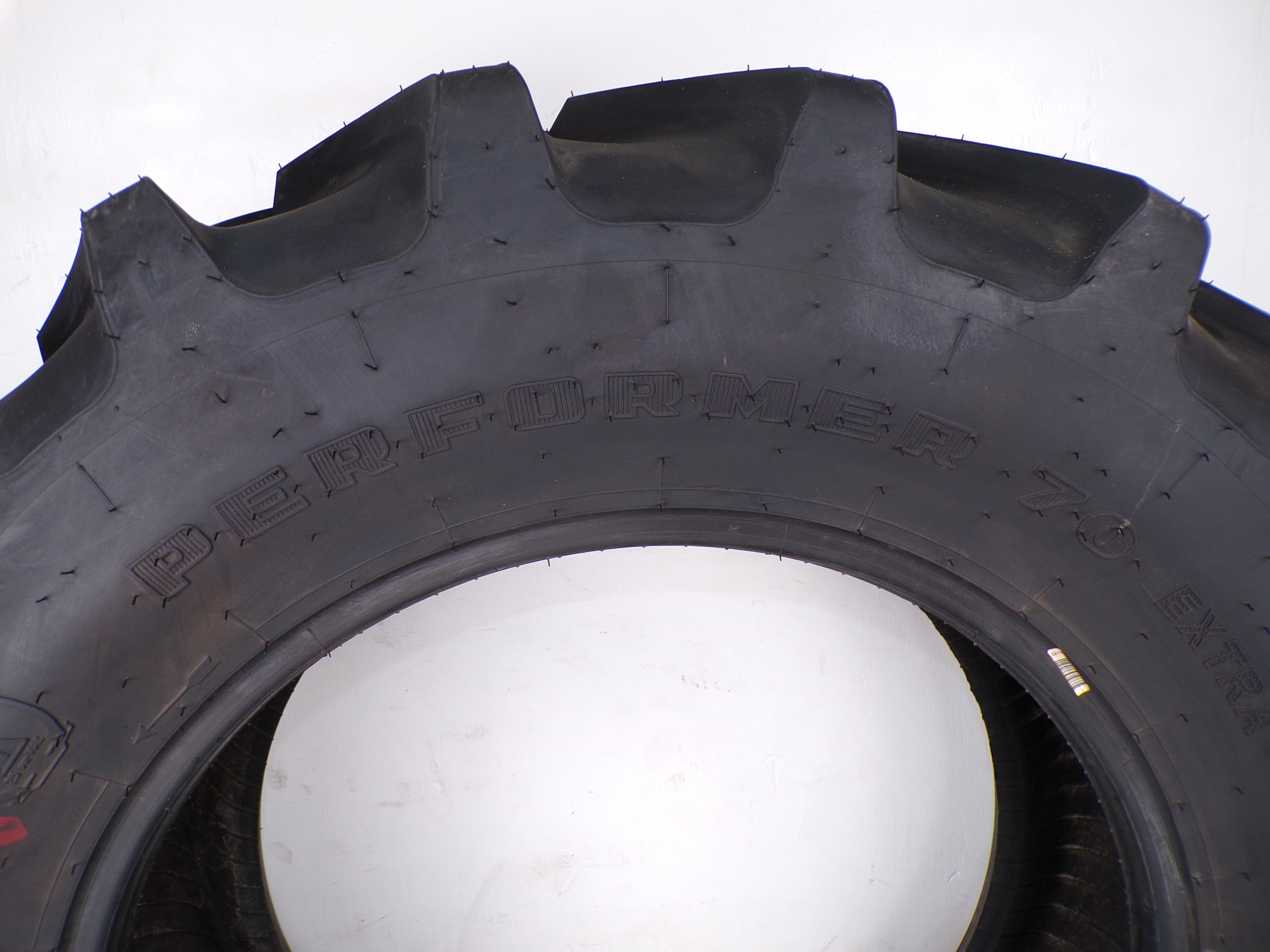 380/70R28 (13.6R28)Firestone Performer 70 Extra