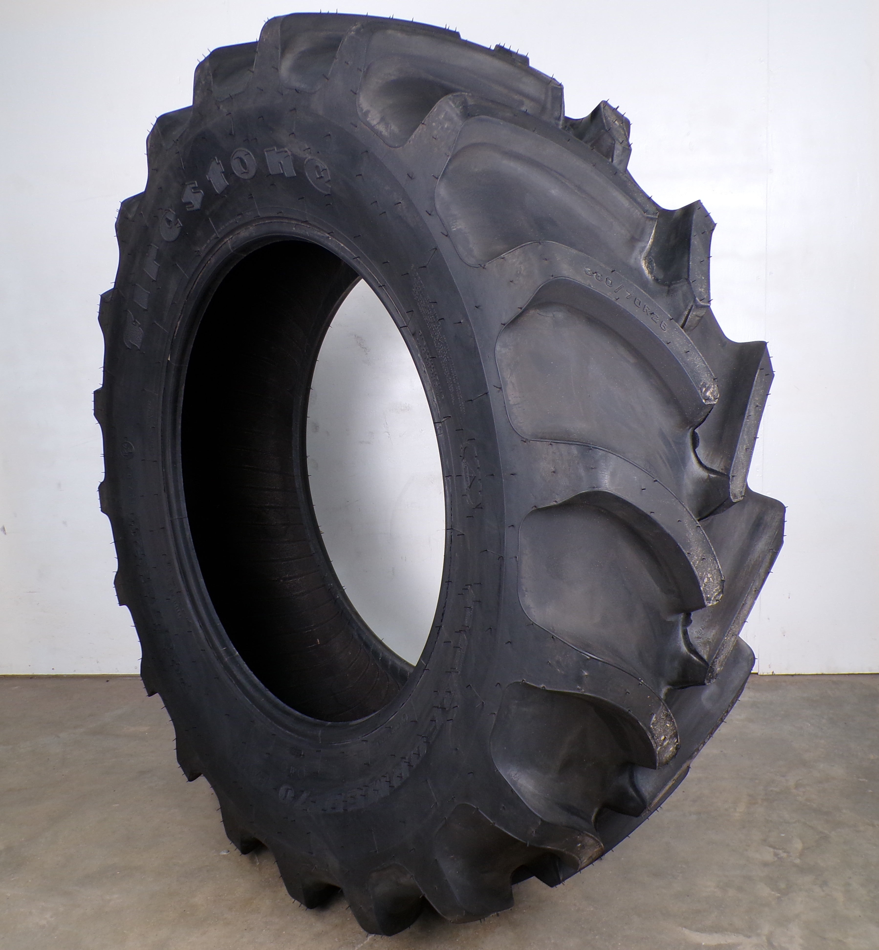 380/70R28 (13.6R28)Firestone Performer 70 Extra