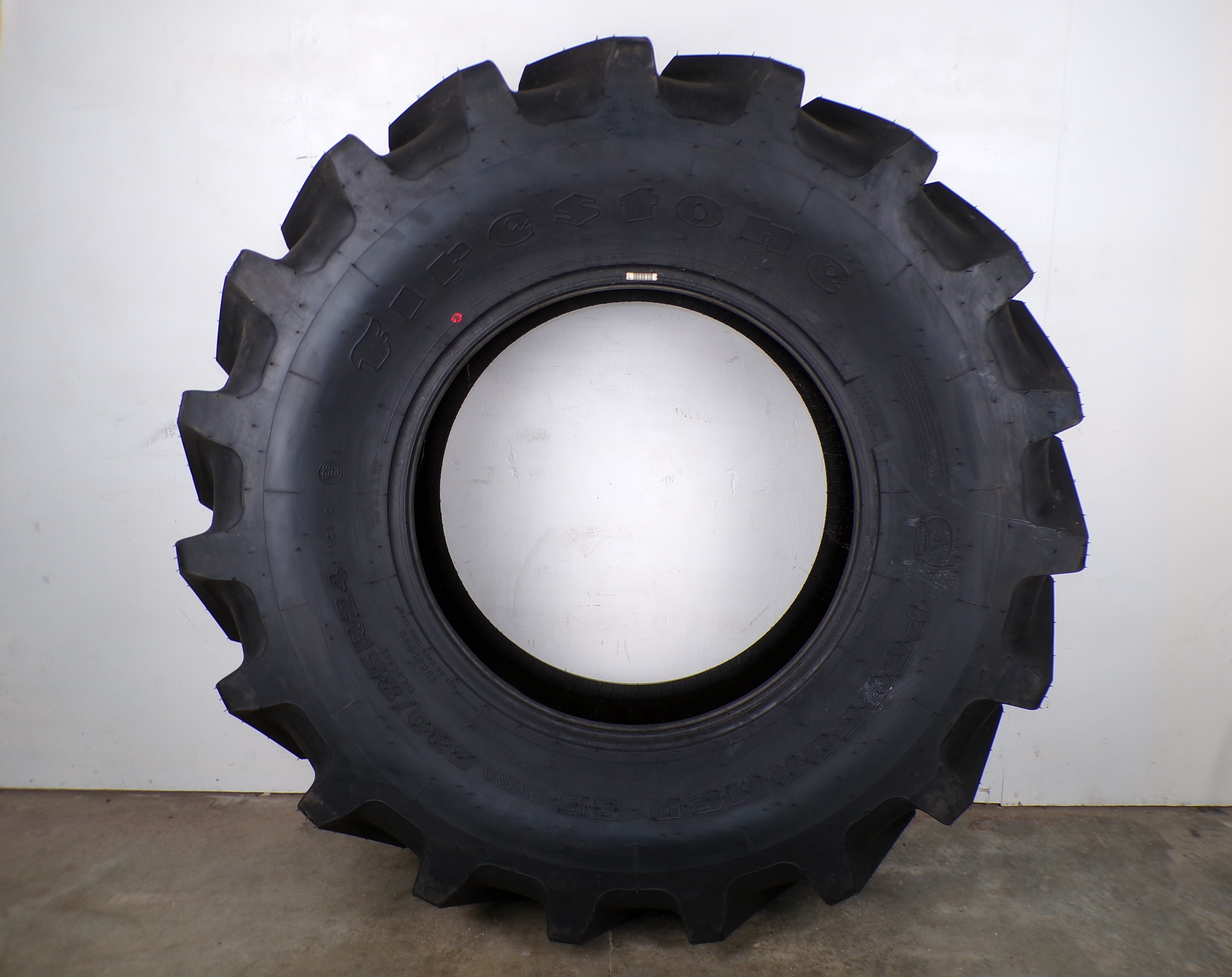 380/85R24 (14.9R24) Firestone Performer 85 Extra