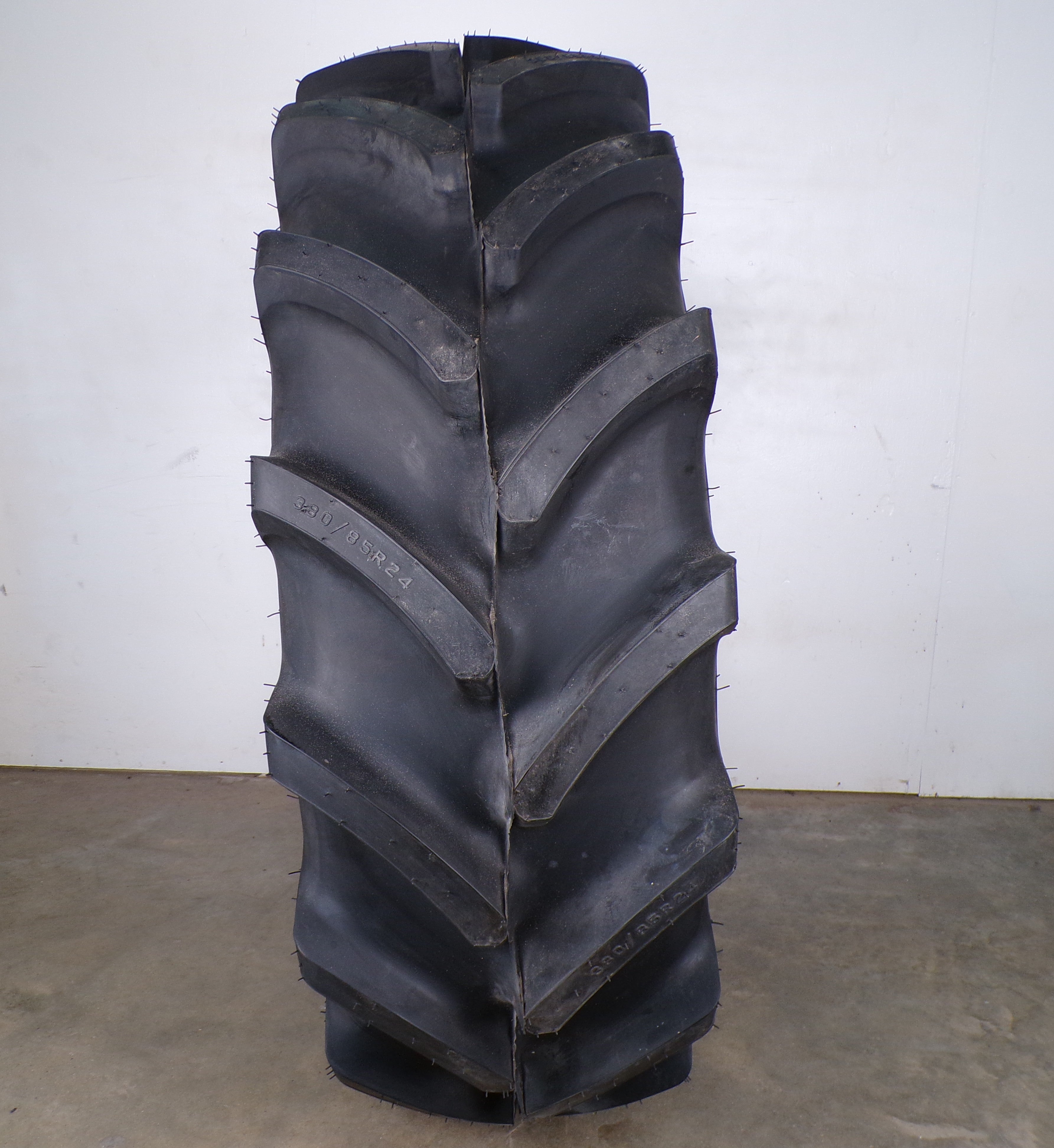 380/85R24 (14.9R24) Firestone Performer 85 Extra