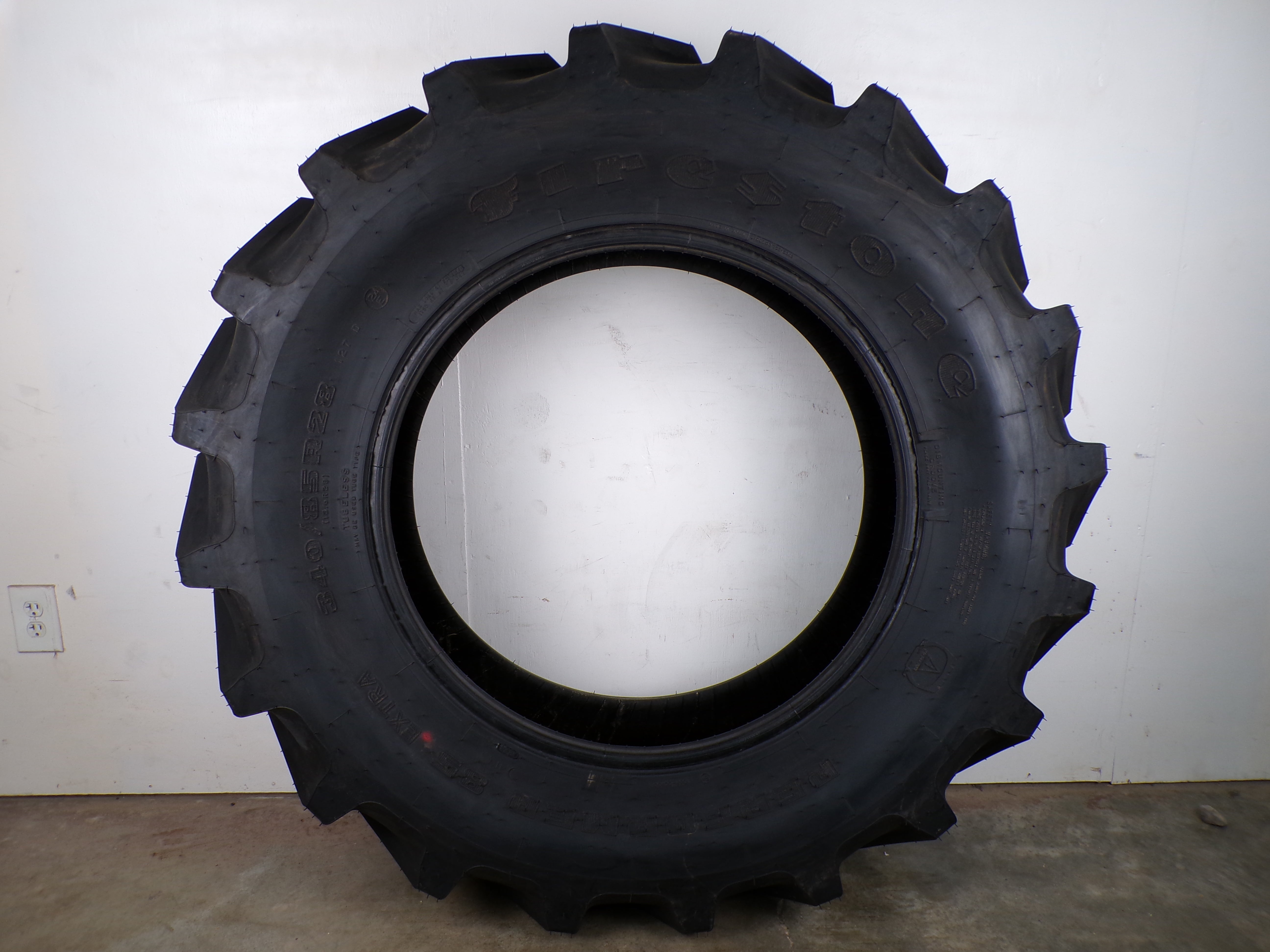 340/85R28 (13.6R28) Firestone Performer 85 Extra