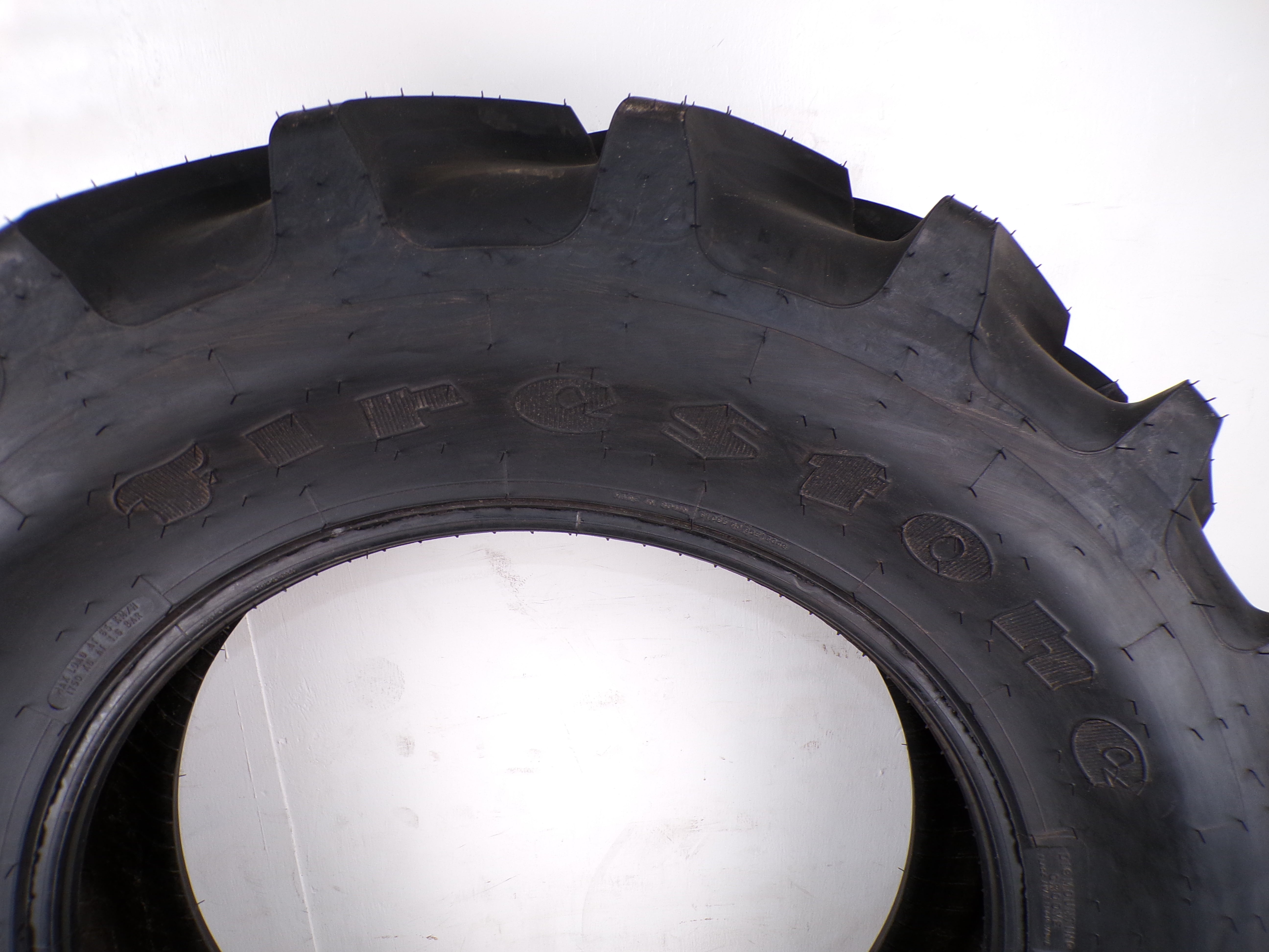 340/85R28 (13.6R28) Firestone Performer 85 Extra