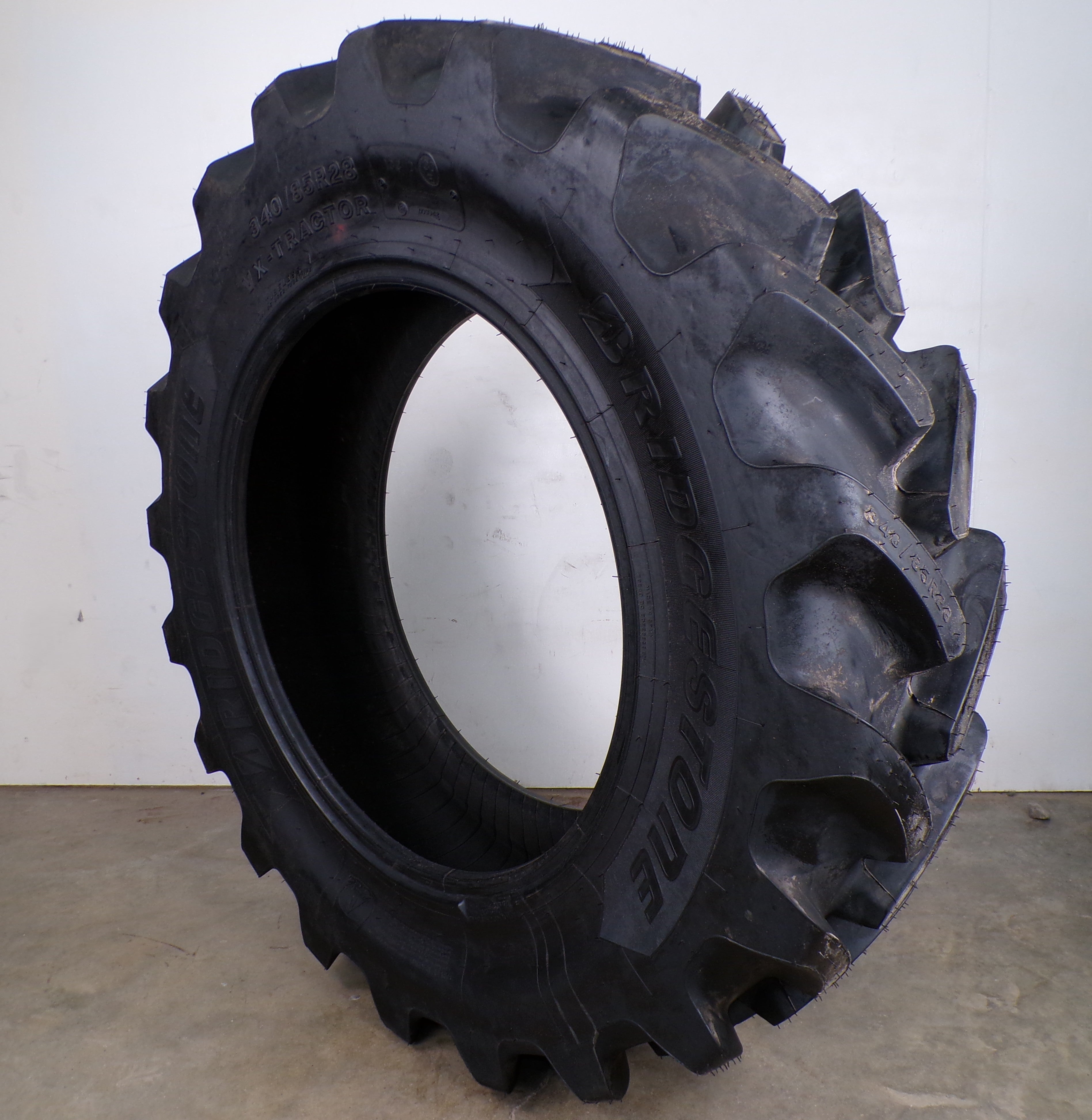 340/85R28 (13.6R28) Bridgestone VX-Tractor