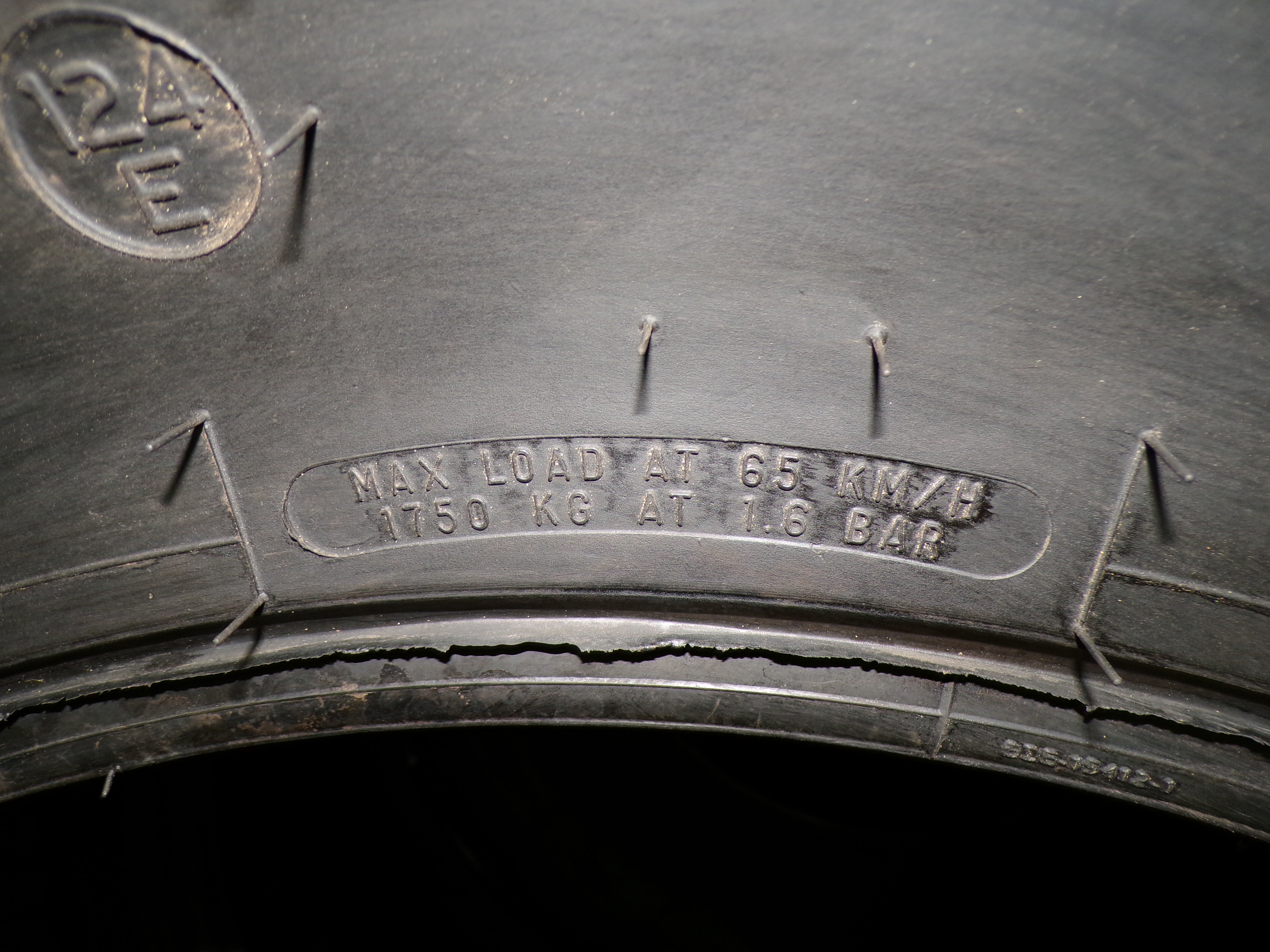 340/85R28 (13.6R28) Firestone Performer 85 Extra