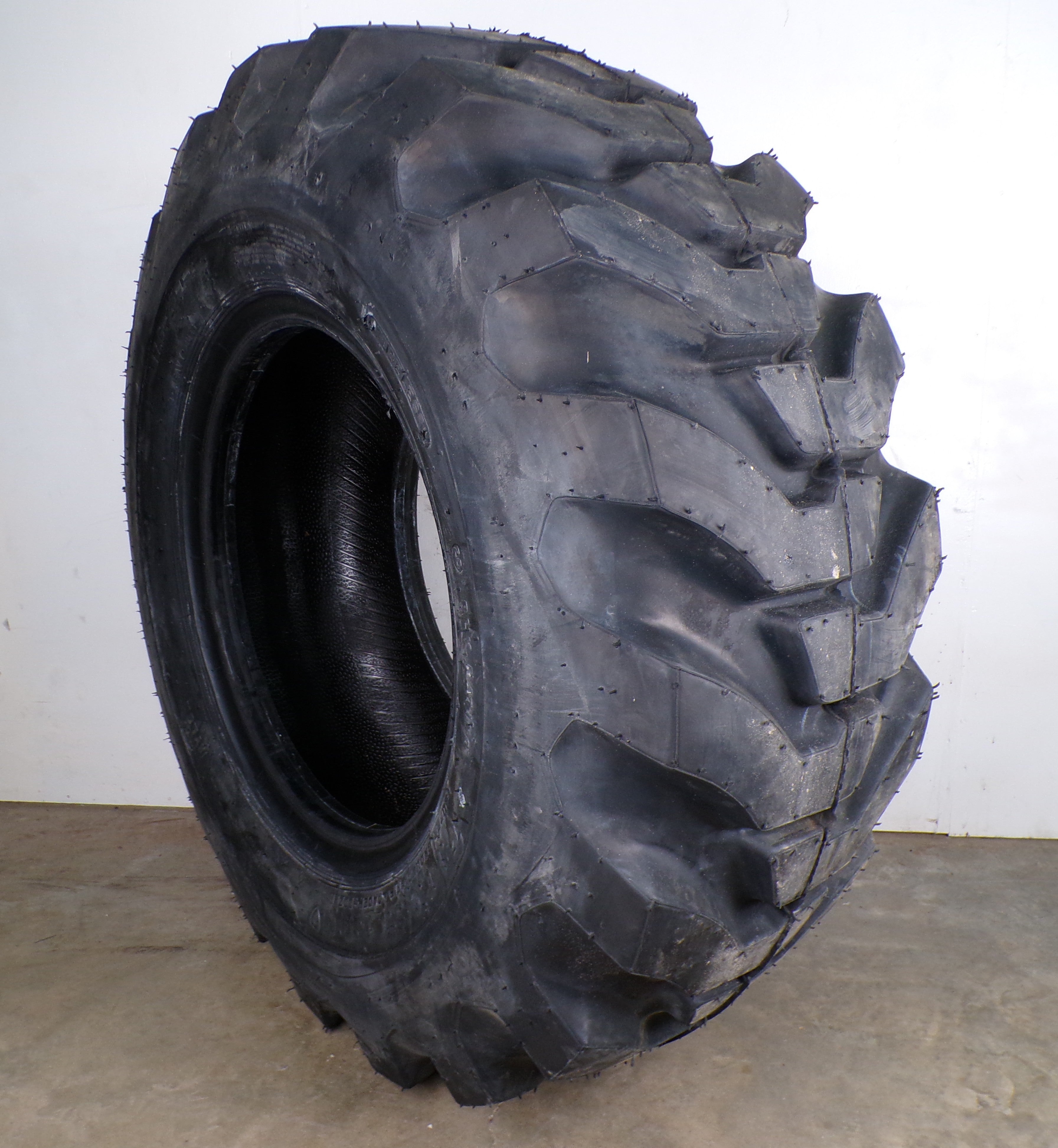 17.5-25 Firestone Super Ground Grip New