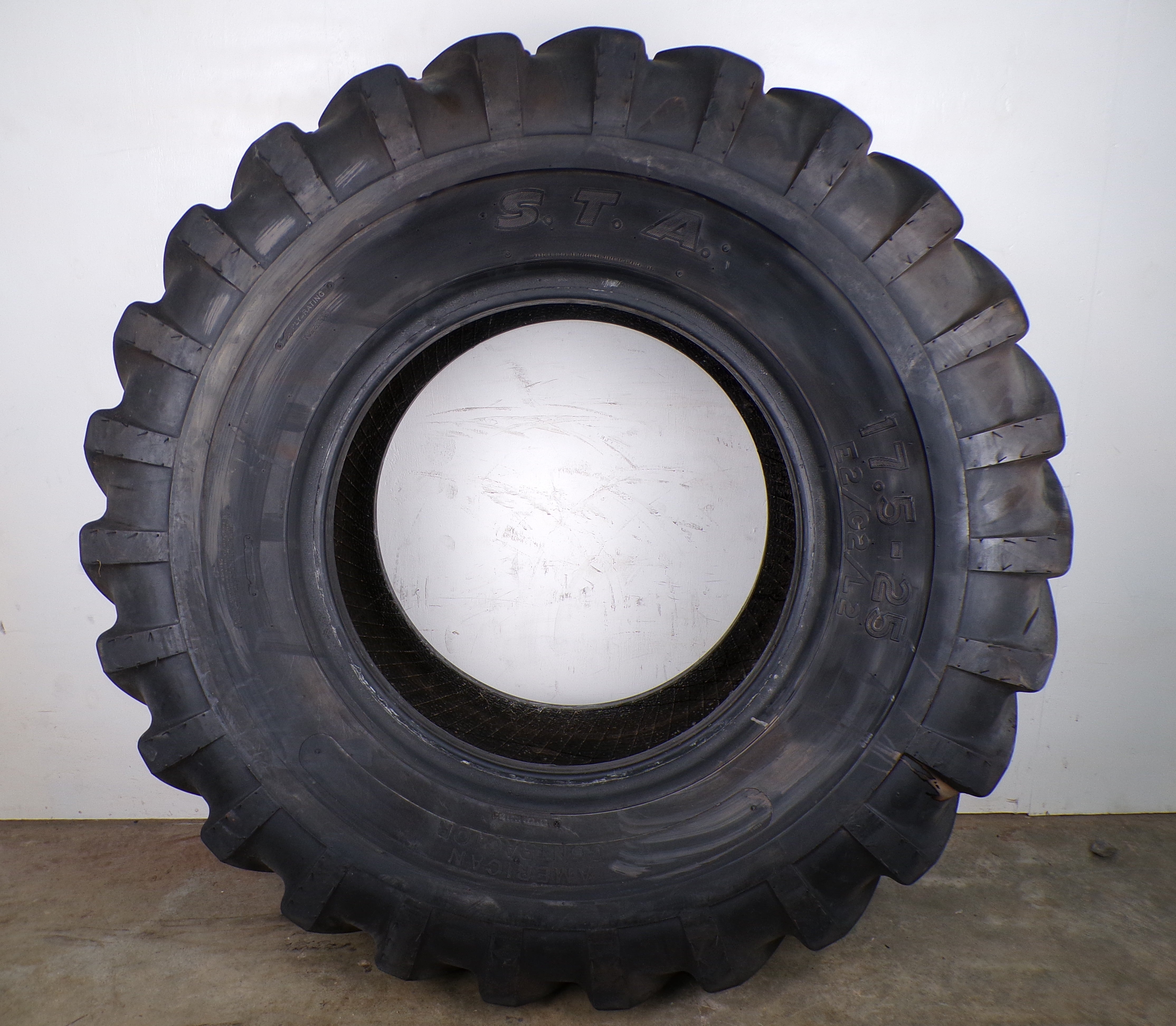 17.5-25 S.T.A. American Contractor E2/G2/L2 used