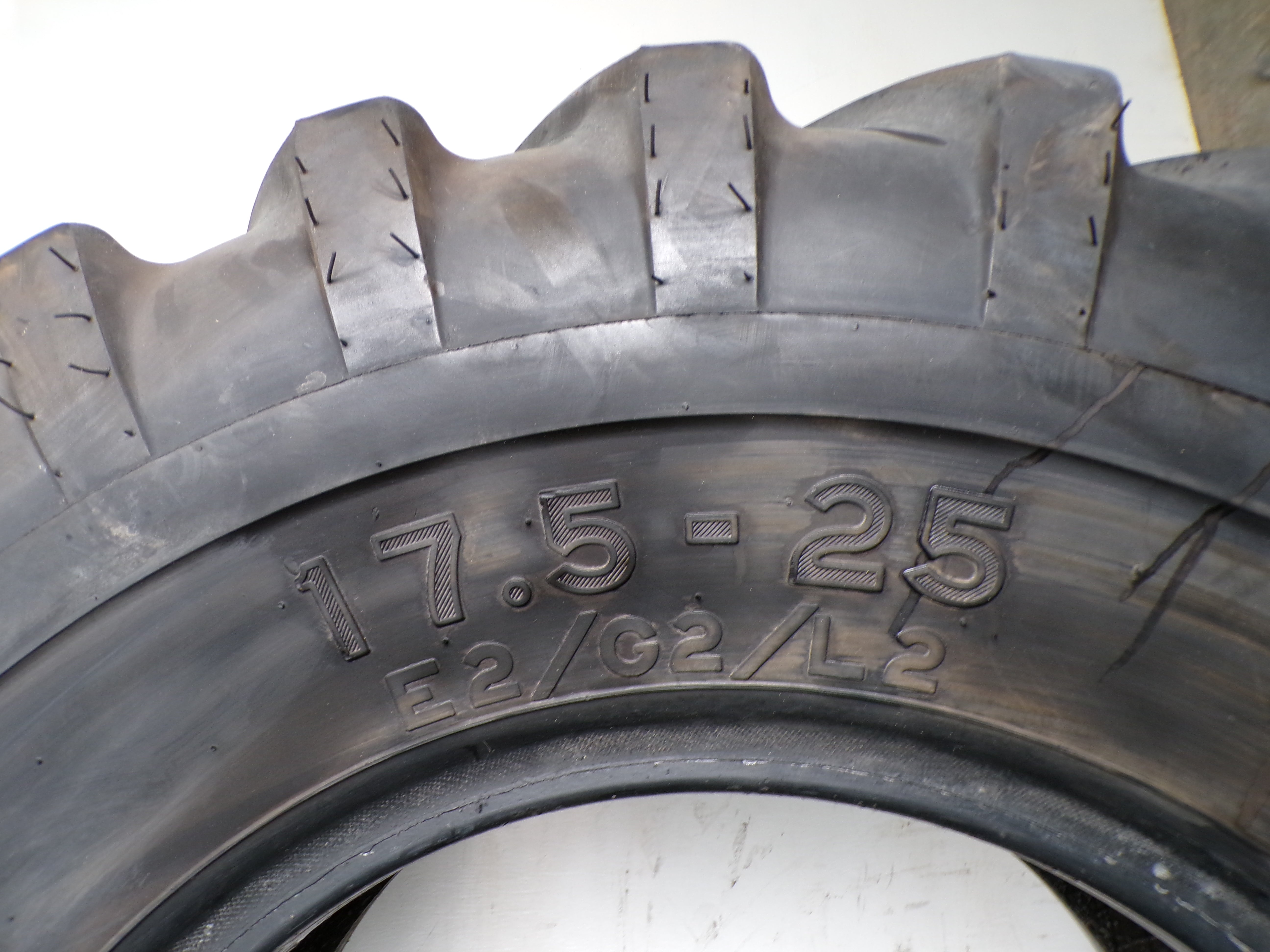 17.5-25 S.T.A. American Contractor E2/G2/L2 used
