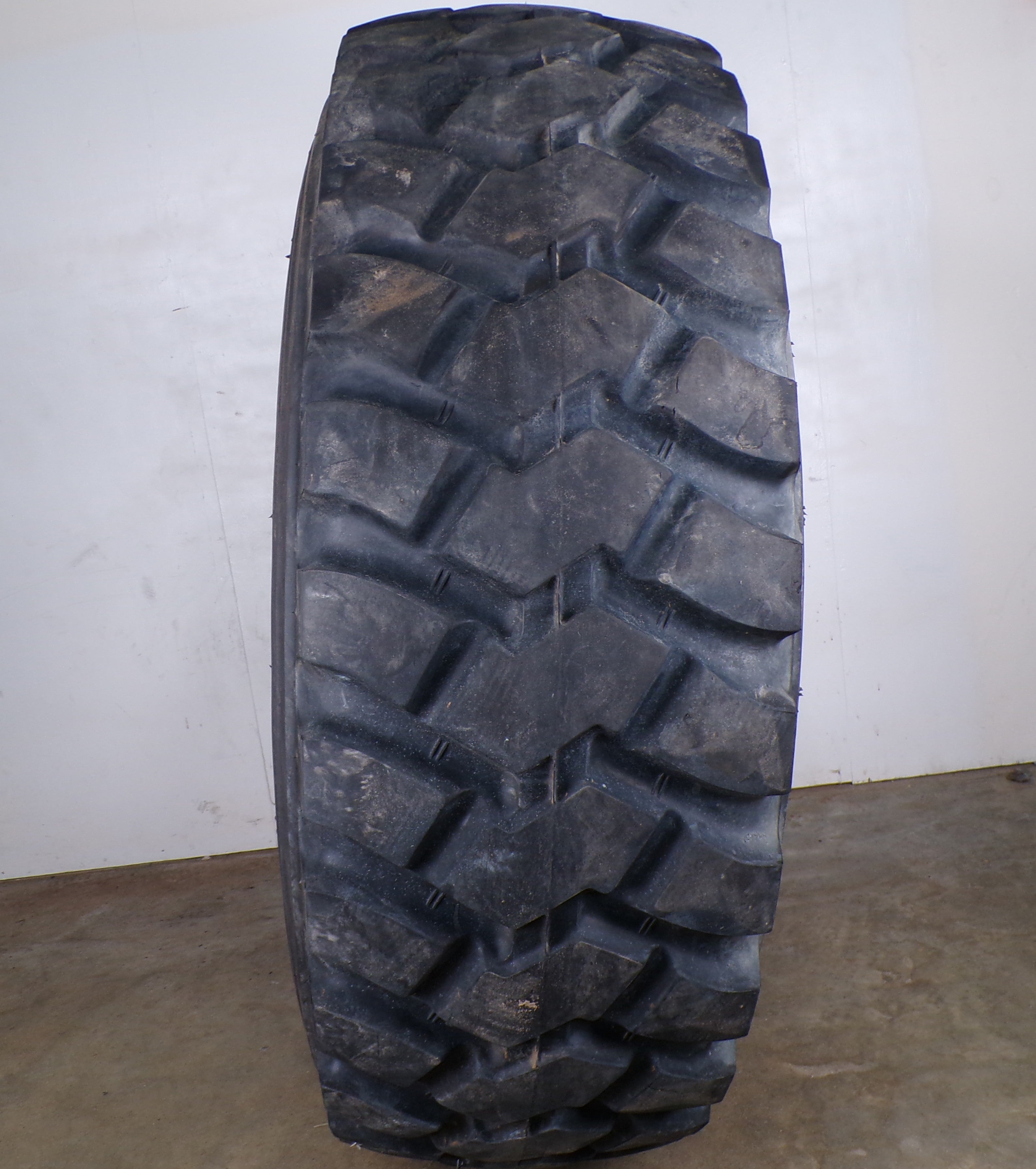 445/80R25 (17.5R25) Bridgestone V-Steel G Traction Used