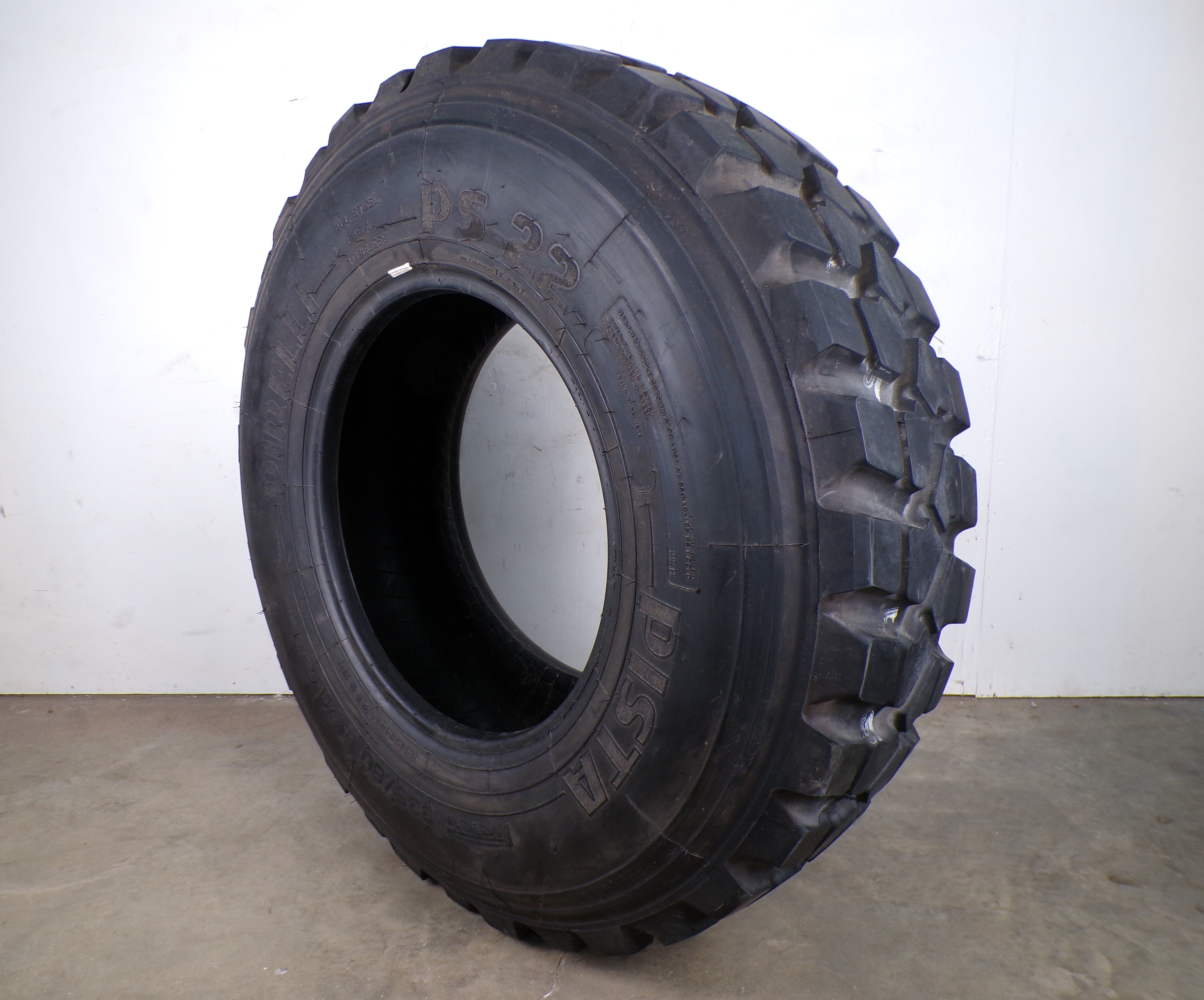 335/80R20 Pirelli Pista Used