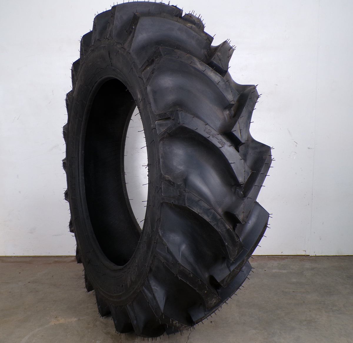 12.4-28 Carlisle Farm Specialist 8ply