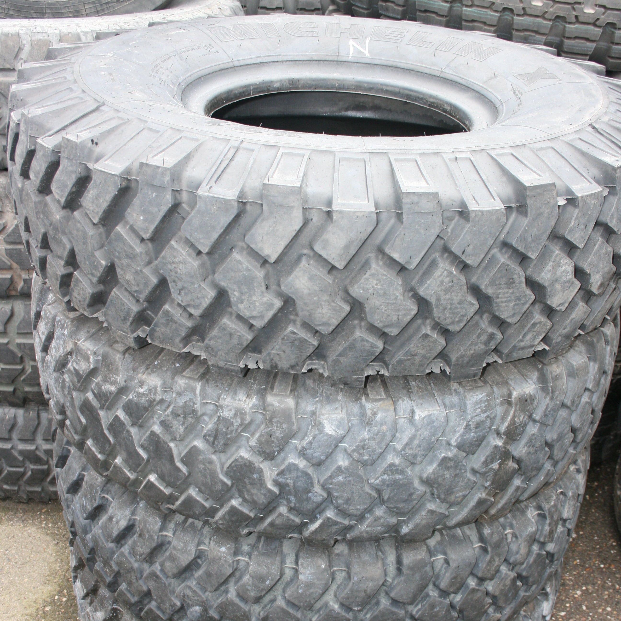 11.00R16 Michelin XZL 135K used
