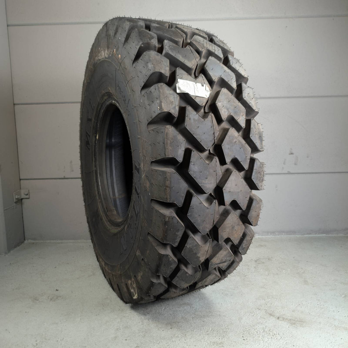 20.5R25 Titan MXL L-3 NEW