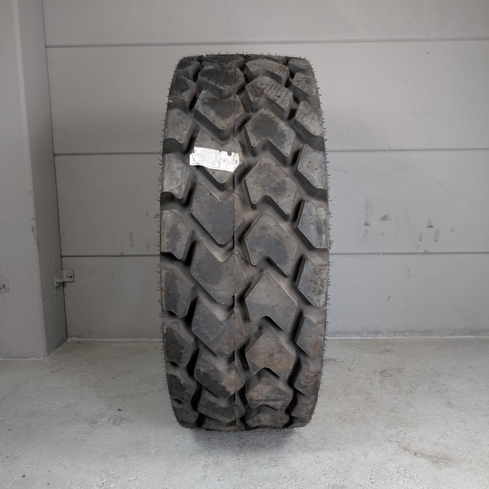 20.5R25 Titan MXL L-3 NEW
