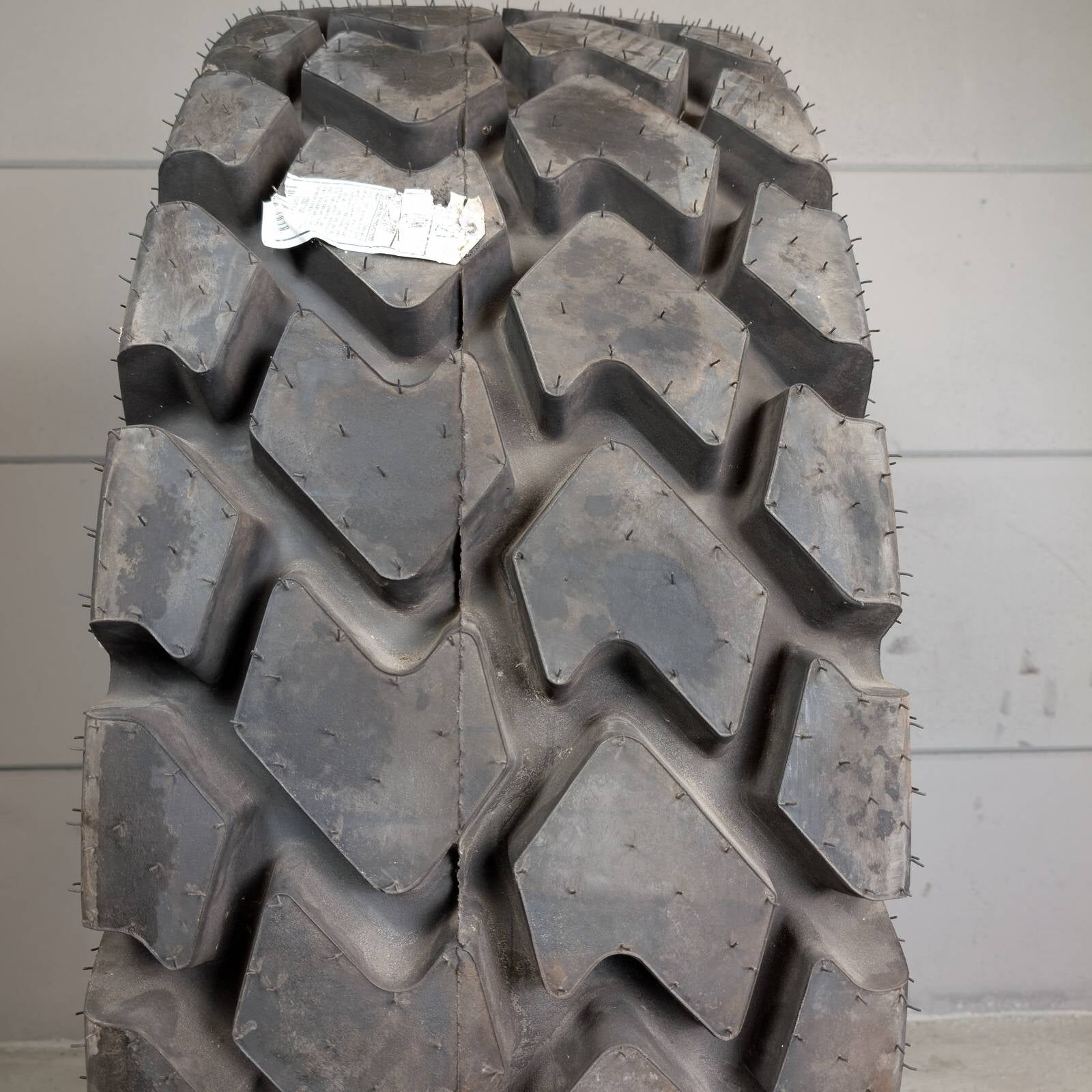 20.5R25 Titan MXL L-3 NEW