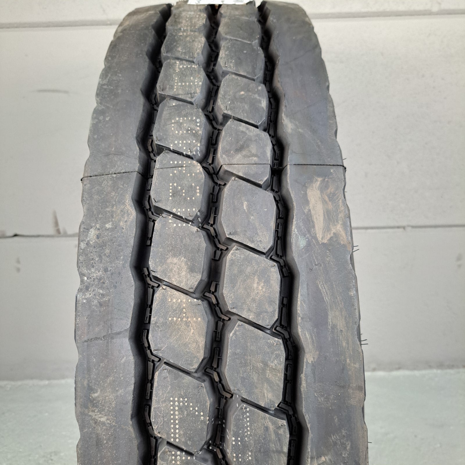 11.00R20 Goodyear G287 MSA