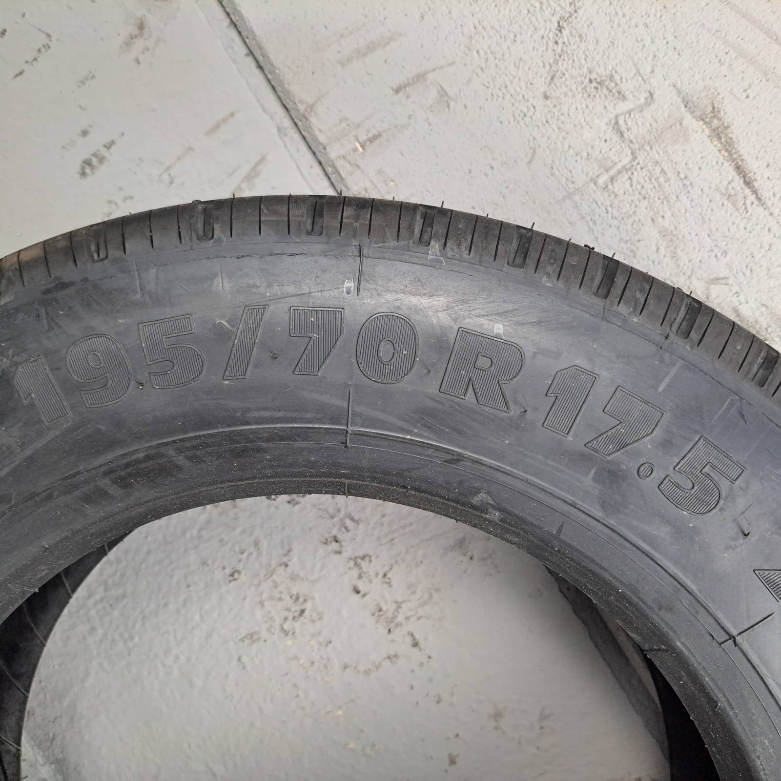 195/70R17.5 Michelin XZA