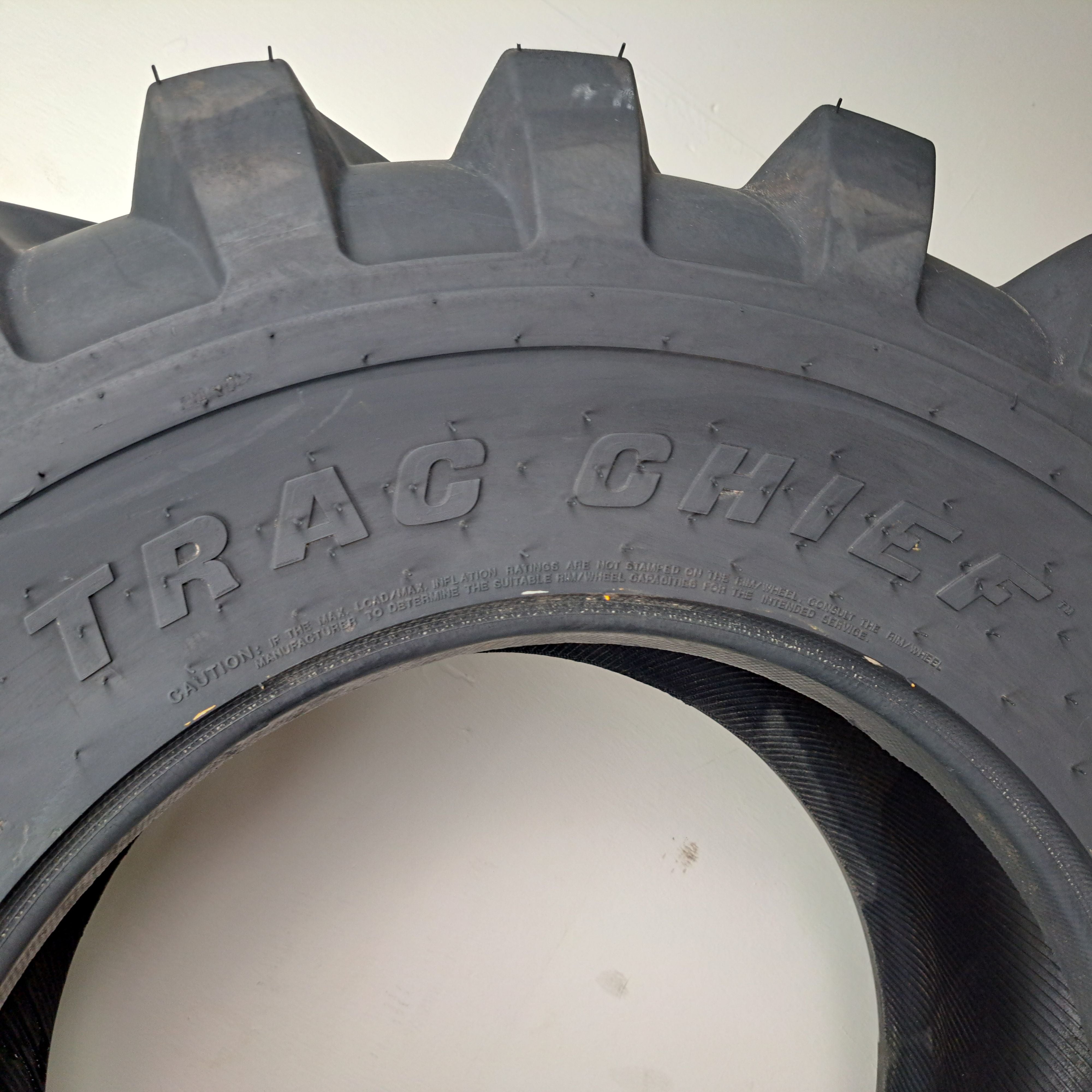 385/65-19.5 / 15-19.5 Carlisle Trac chief Used