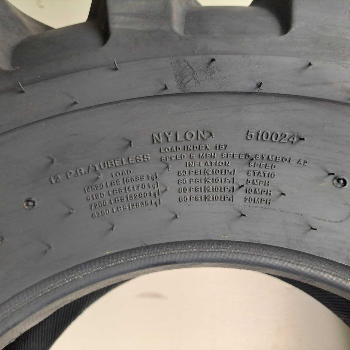 385/65-19.5 / 15-19.5 Carlisle Trac chief