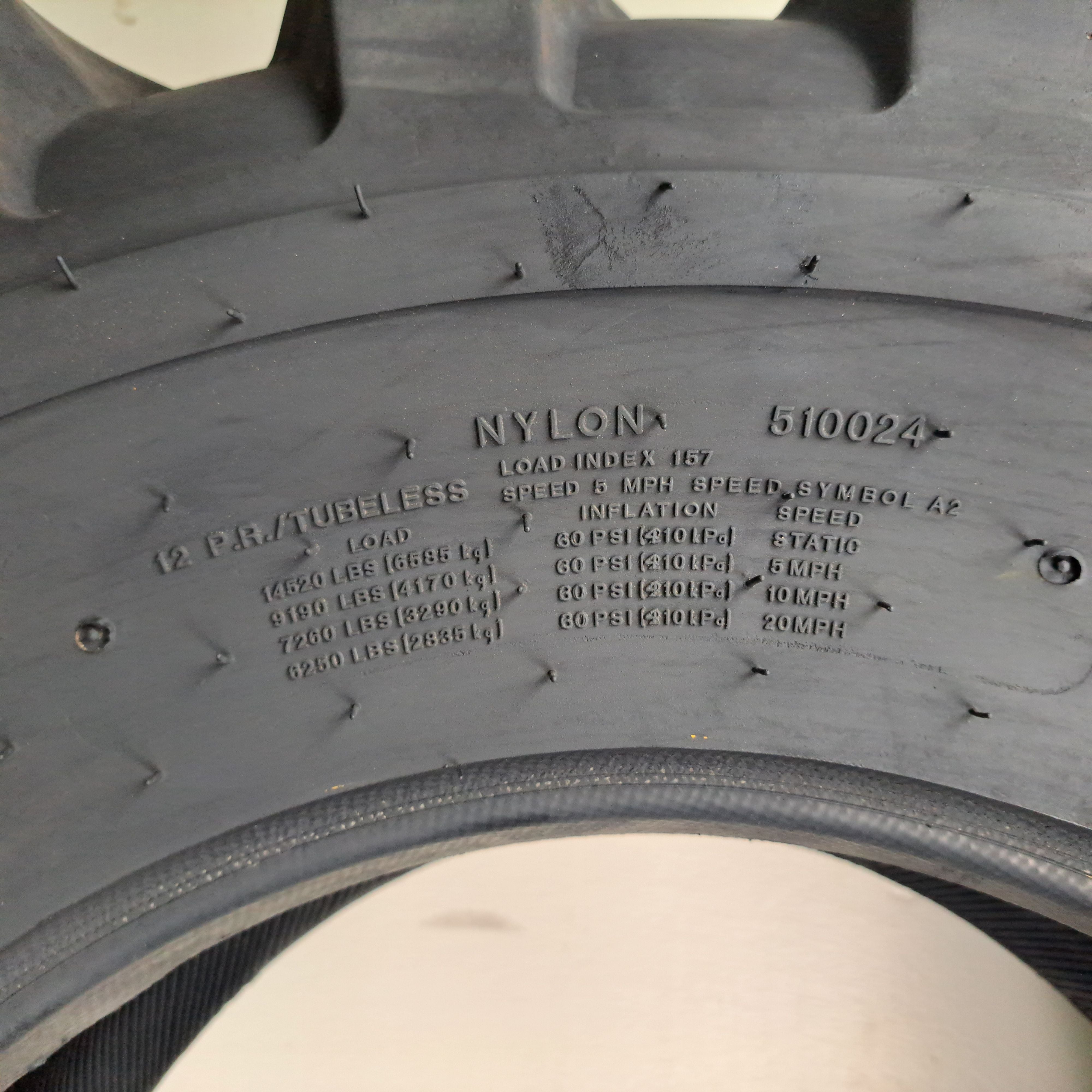 385/65-19.5 / 15-19.5 Carlisle Trac chief Used