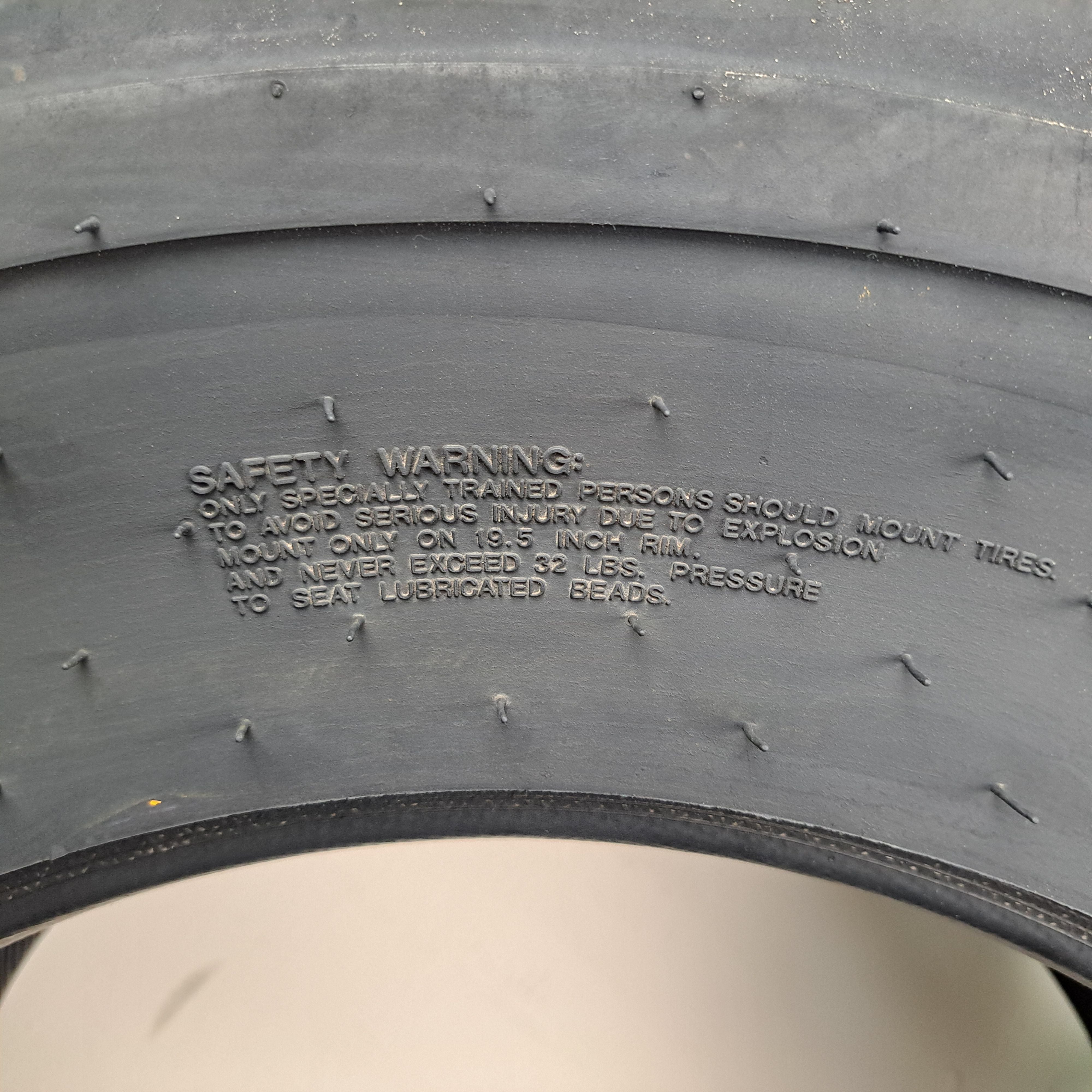 385/65-19.5 / 15-19.5 Carlisle Trac chief Used
