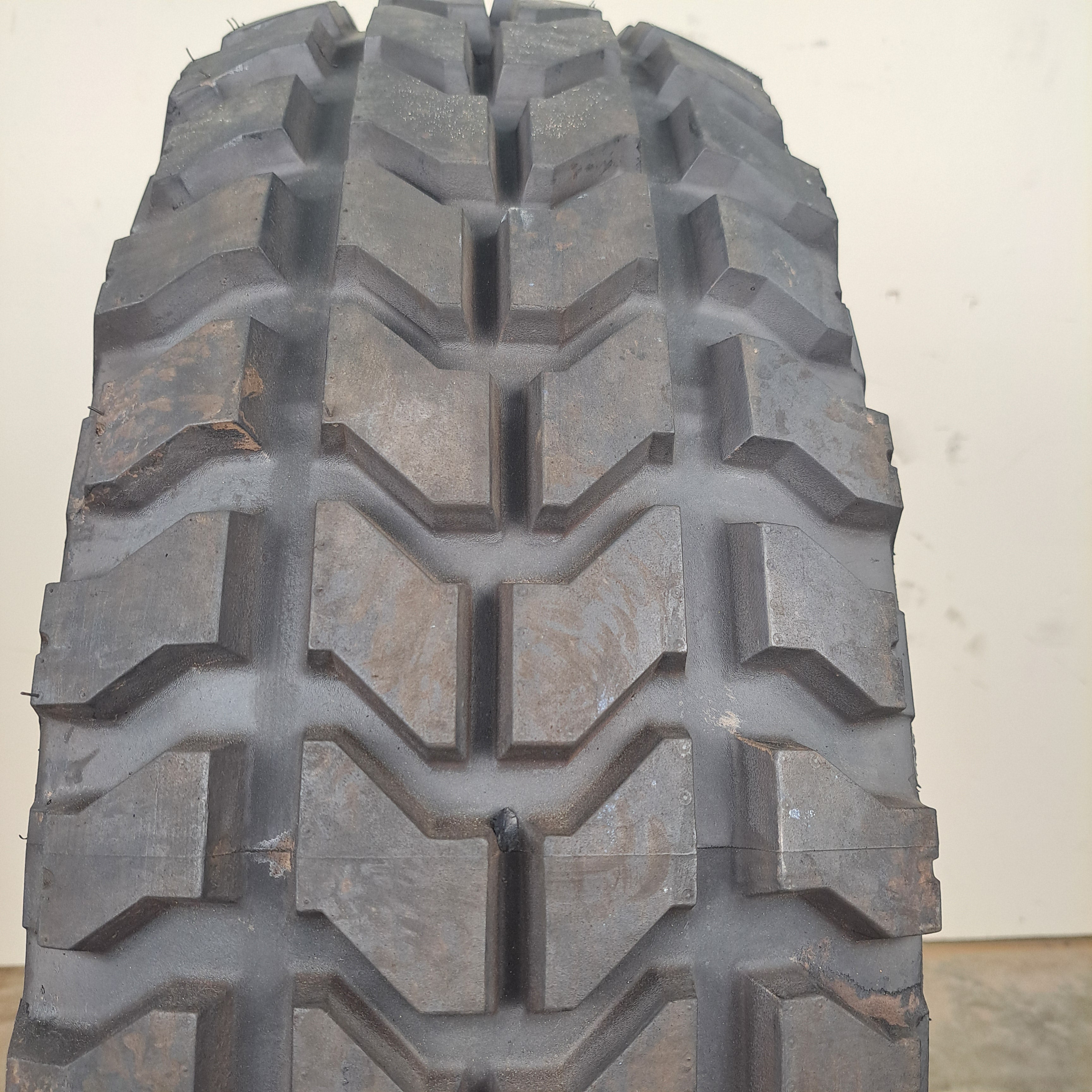 37X12.50R16.5LT Goodyear Wrangler MT Used