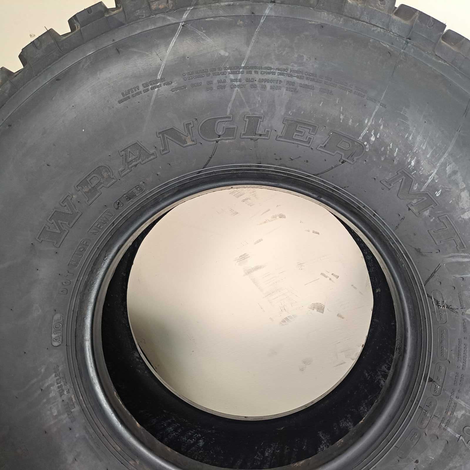 37X12.50R16.5LT Goodyear Wrangler MT Used