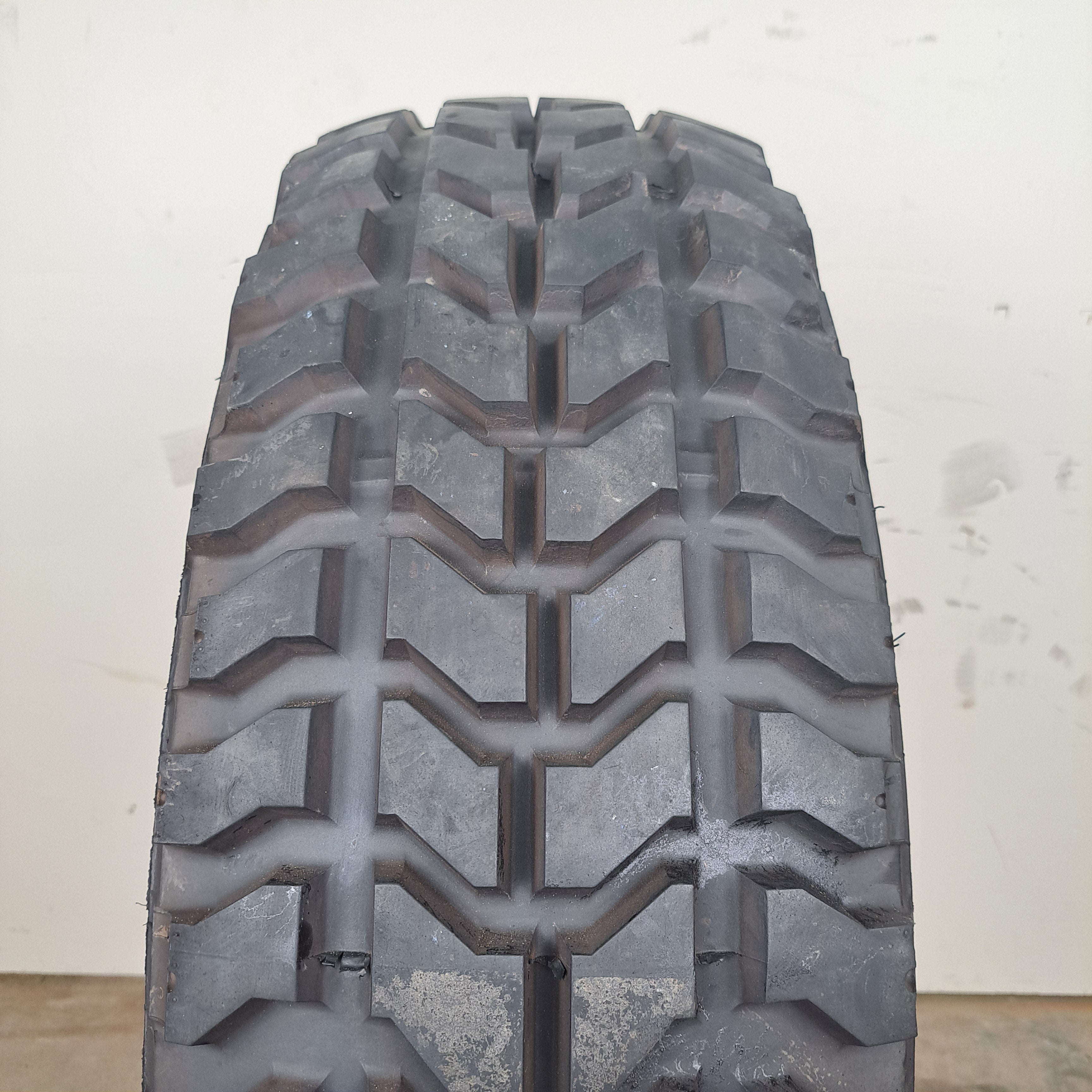 37X12.50R16.5LT Goodyear Wrangler MT Used