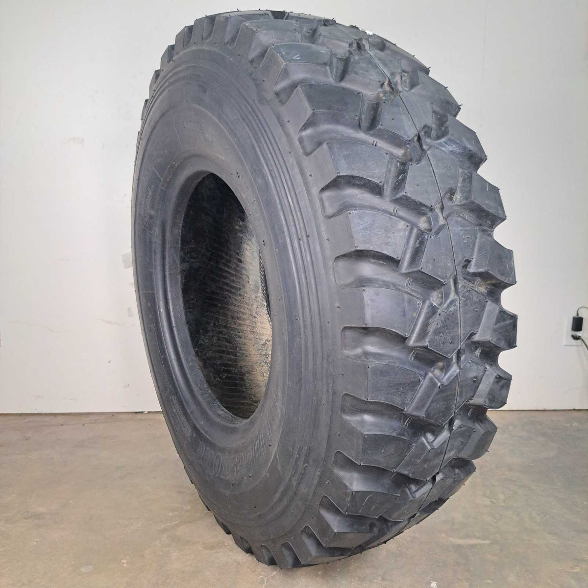 445/80R25 Bridgestone V-steel G-traction NEW
