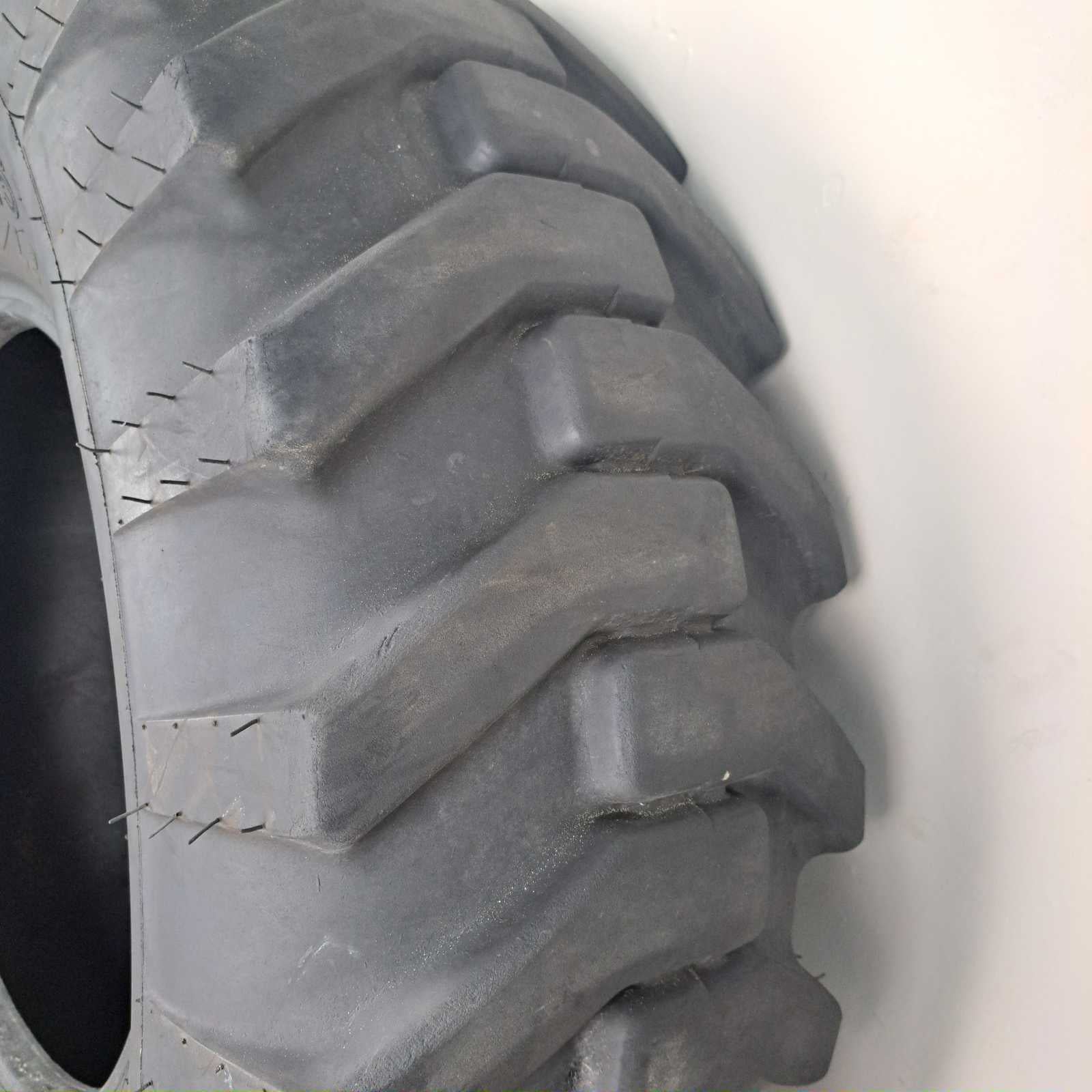 17.5-25 S.T.A. American Contractor E2/G2/L2 used