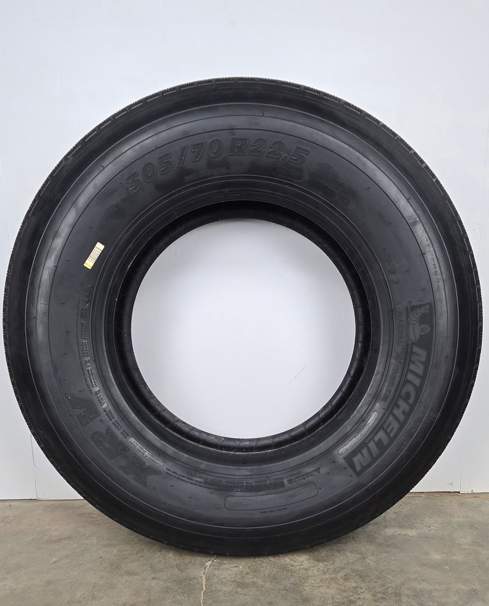 305/70R22.5 Michelin XRV RV Tire