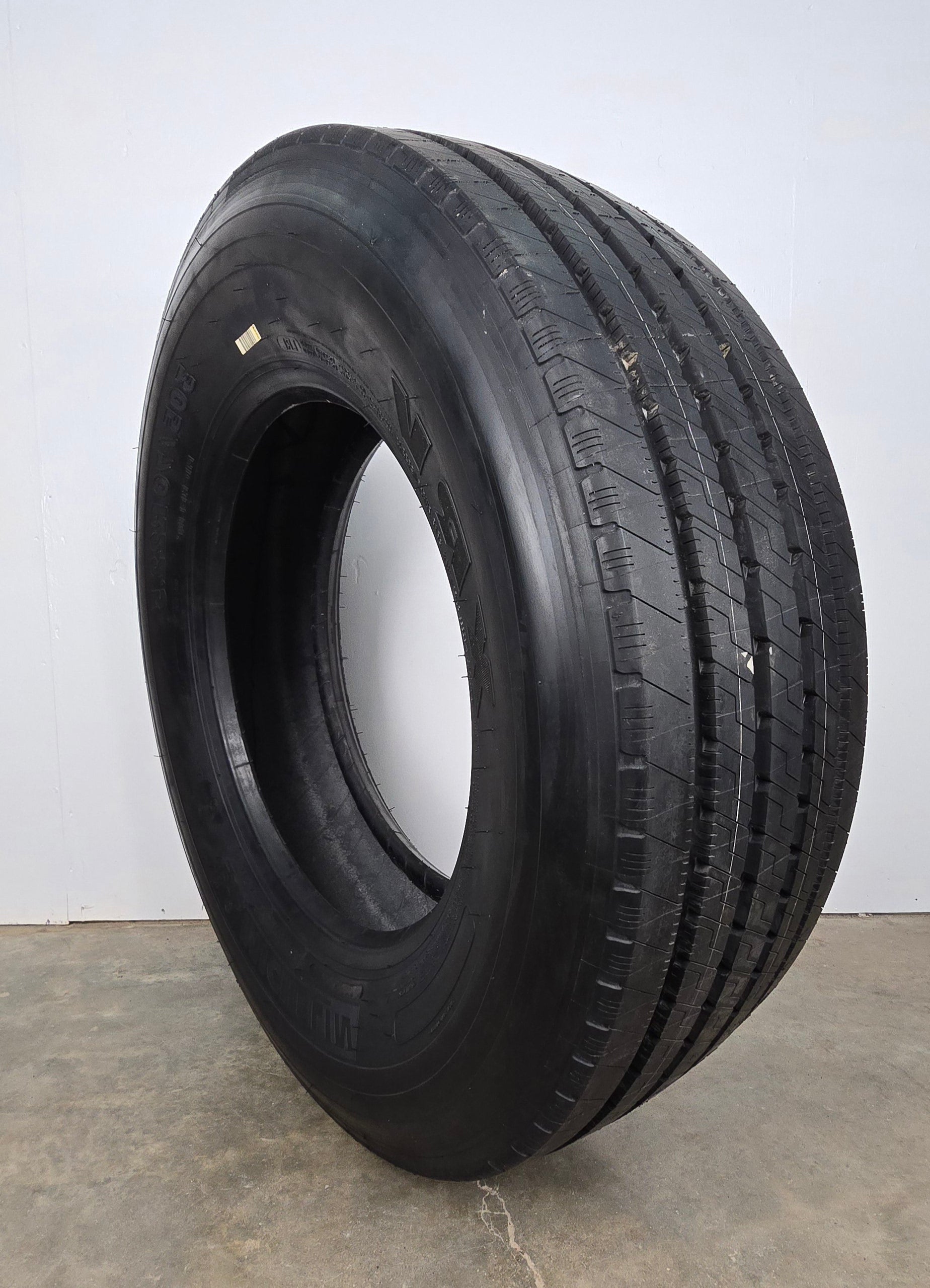 305/70R22.5 Michelin XRV RV Tire