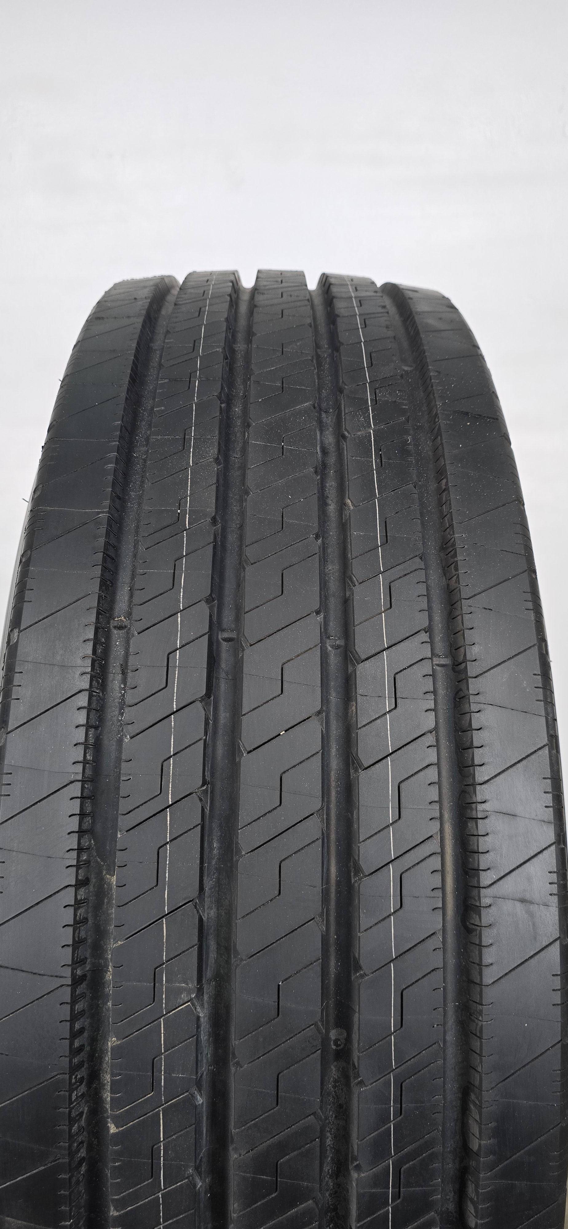 305/70R22.5 Michelin XRV RV Tire