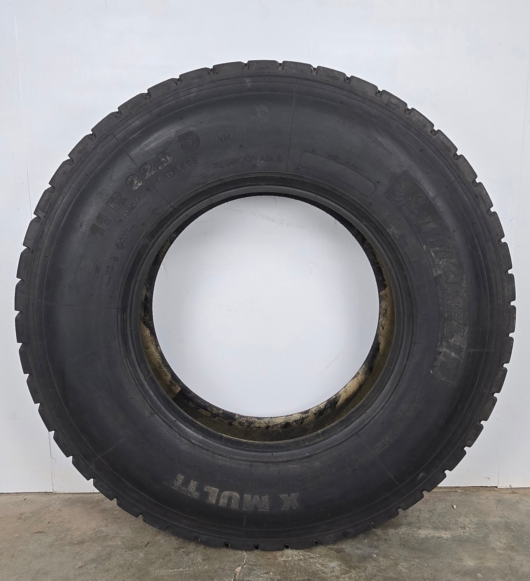 11R22.5 Michelin Multi D Used